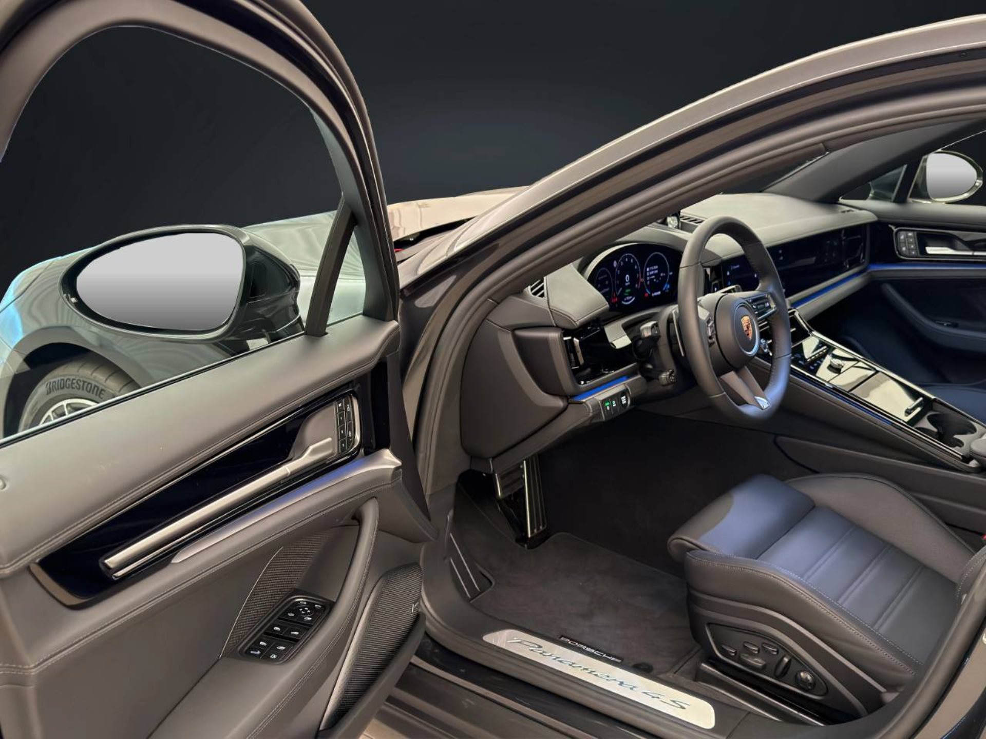PORSCHE Panamera 4S E-Hybrid-image-3