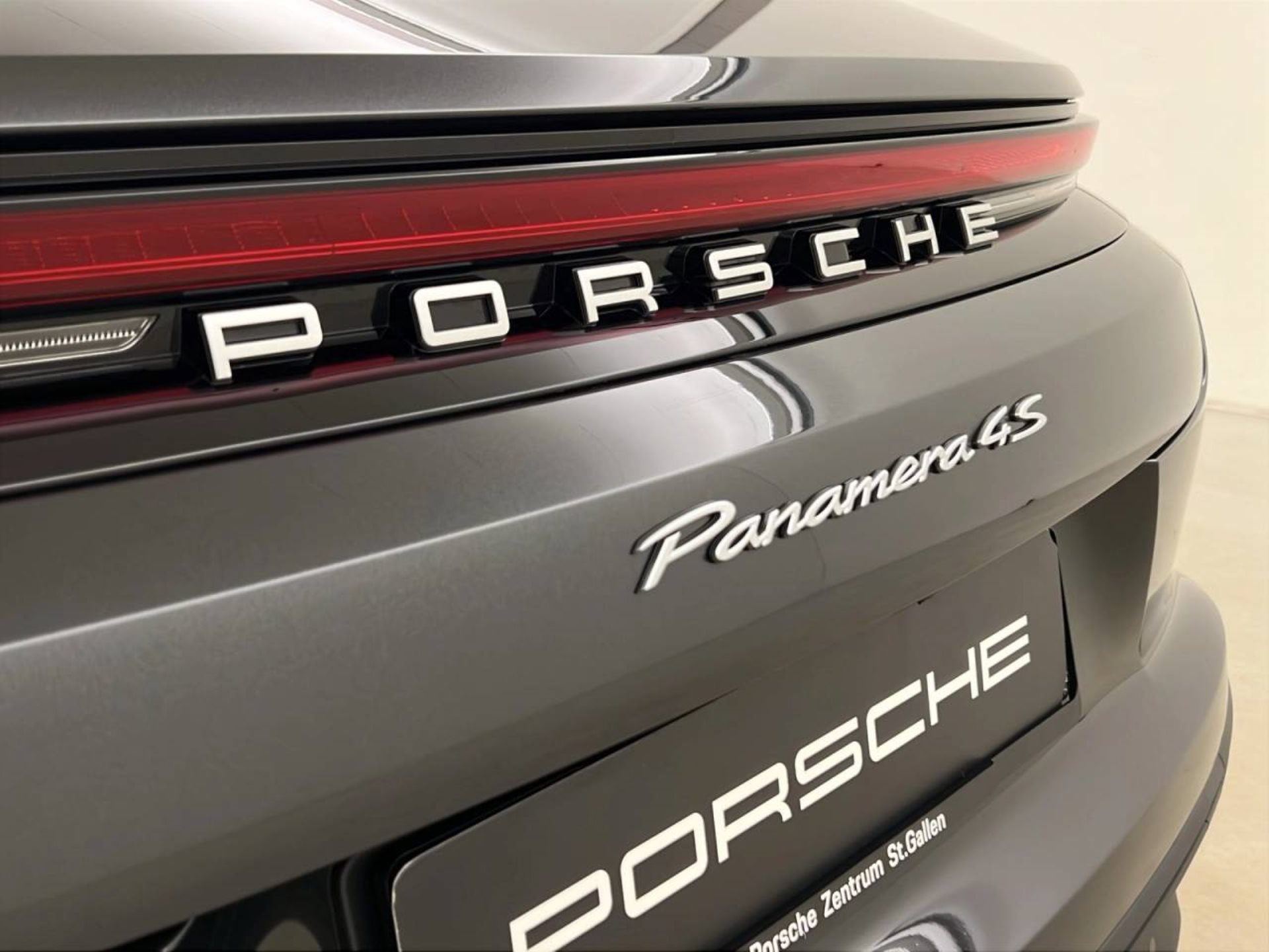 PORSCHE Panamera 4S E-Hybrid-image-7