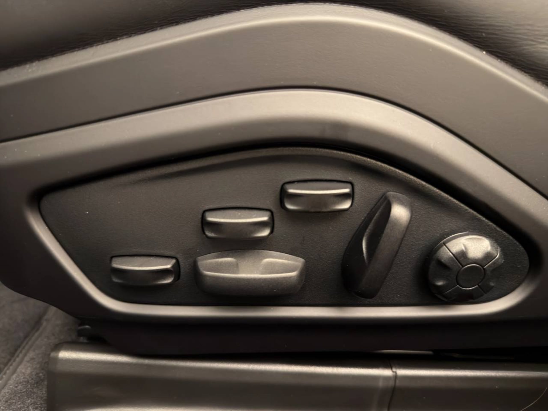 PORSCHE Panamera 4S E-Hybrid-image-18