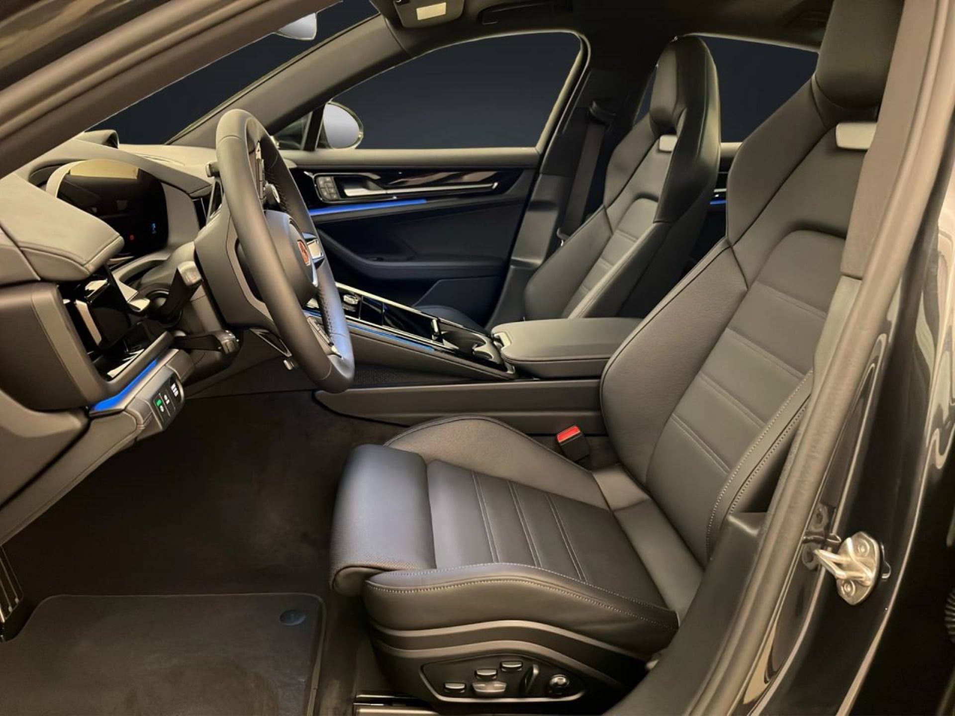 PORSCHE Panamera 4S E-Hybrid-image-4