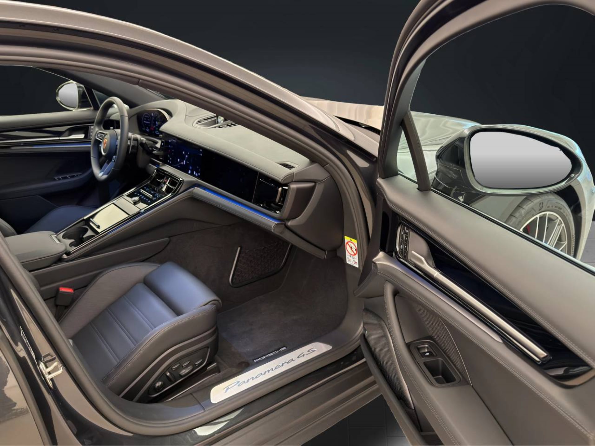PORSCHE Panamera 4S E-Hybrid-image-17