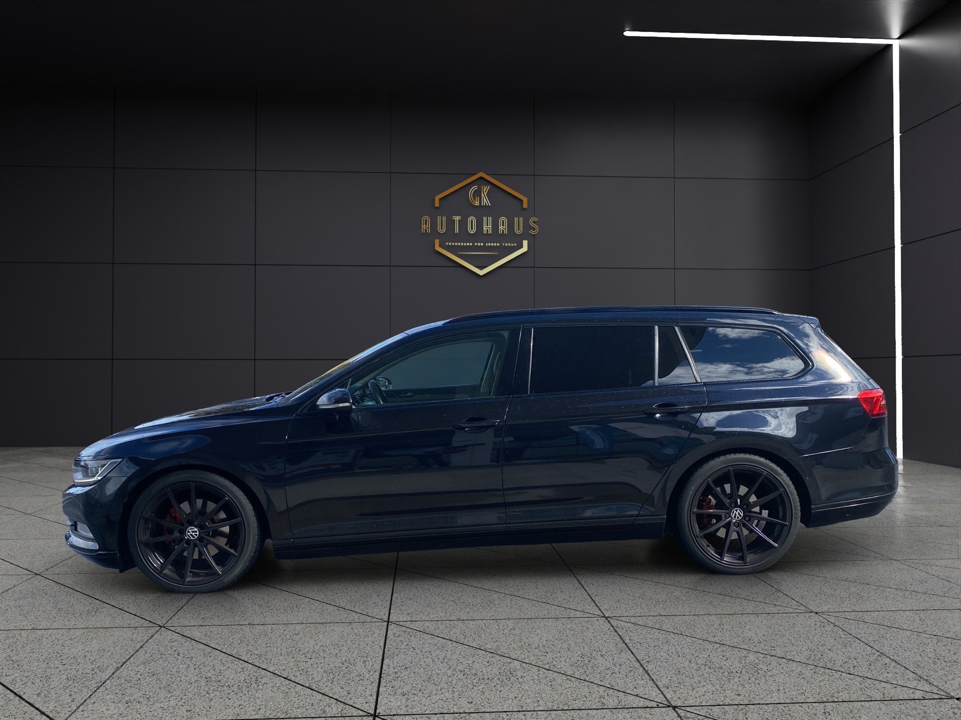 VW Passat Variant 2.0 TDI BMT Highline DSG 4Motion-image-1