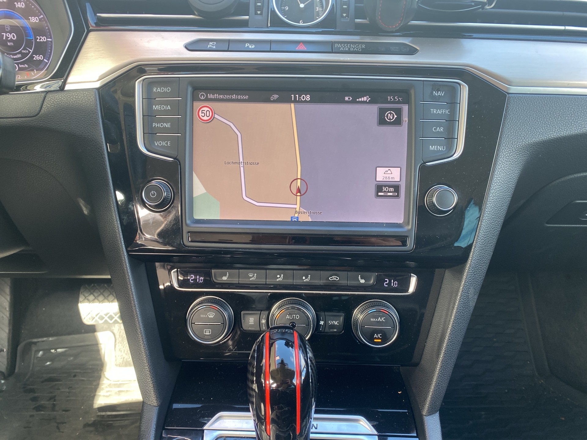 VW Passat Variant 2.0 TDI BMT Highline DSG 4Motion-image-13
