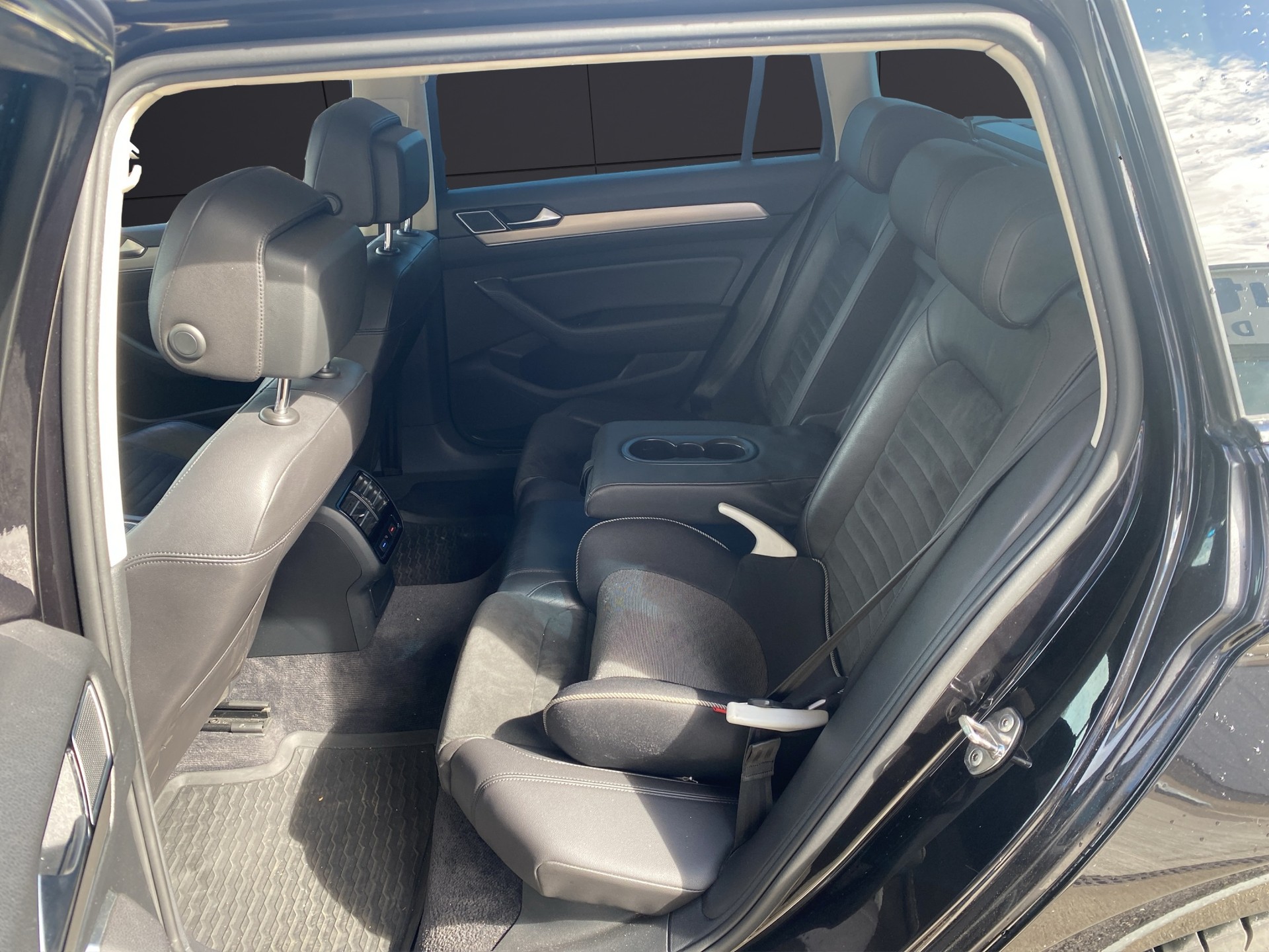 VW Passat Variant 2.0 TDI BMT Highline DSG 4Motion-image-15