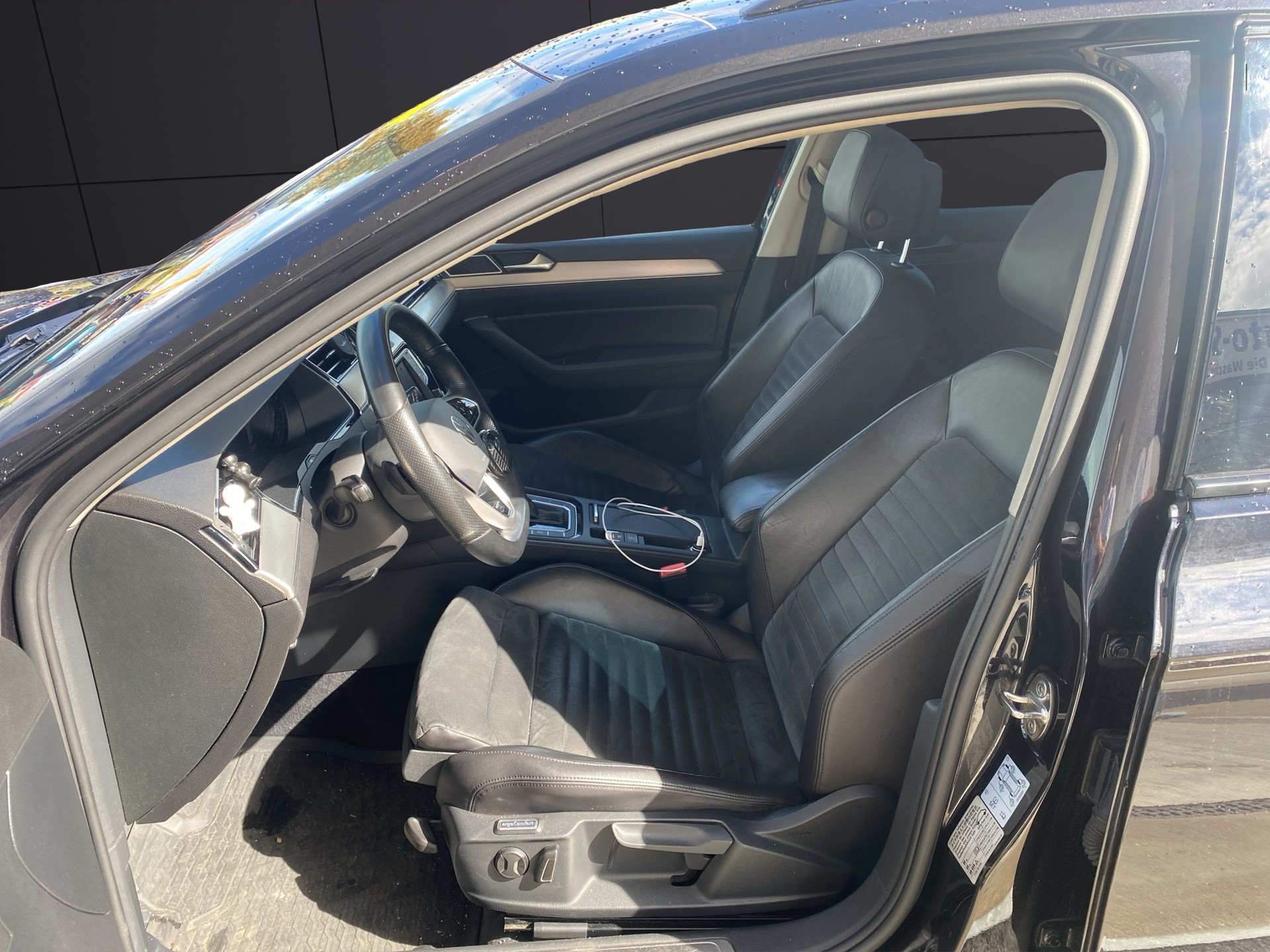 VW Passat Variant 2.0 TDI BMT Highline DSG 4Motion-image-8