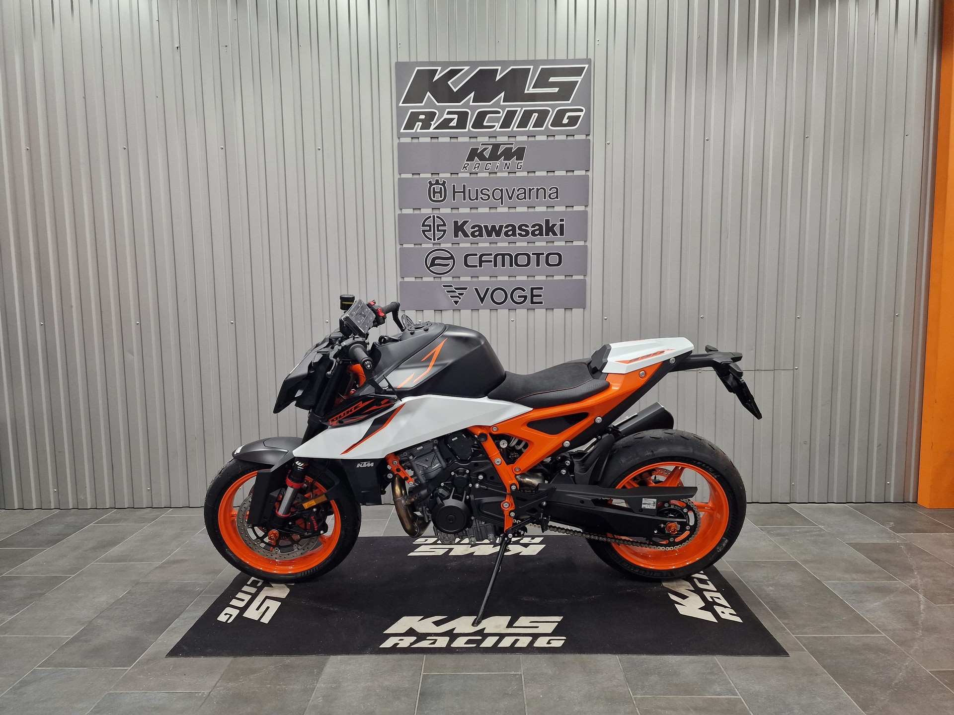 KTM 990 Duke R-showroom-element-1