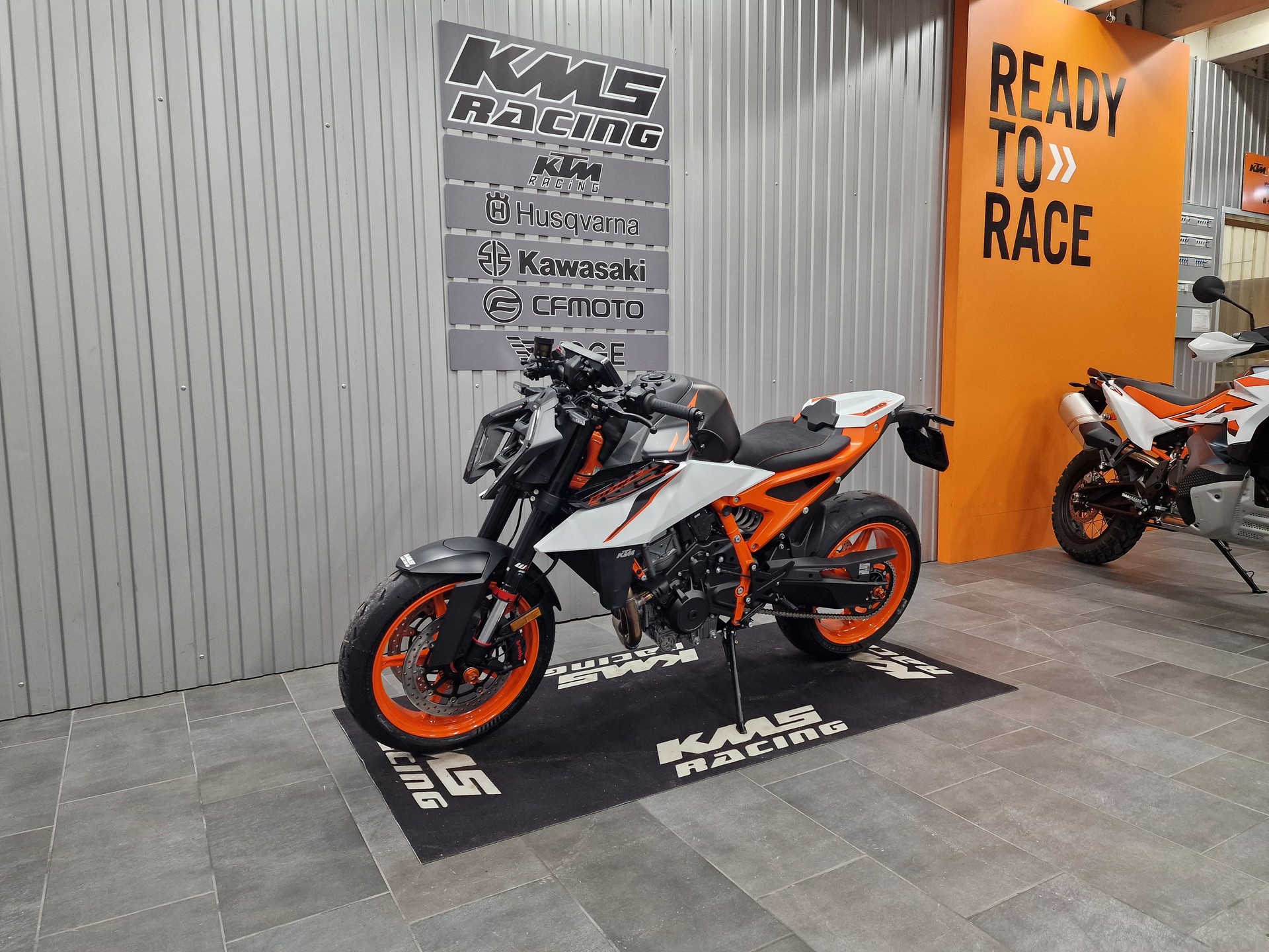 KTM 990 Duke R-showroom-element-2