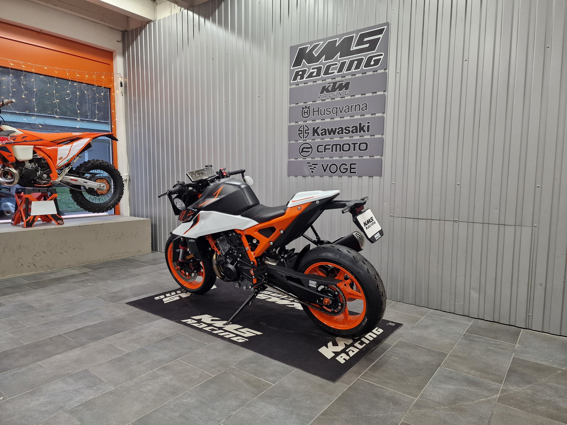 KTM 990 Duke R-showroom-element-3