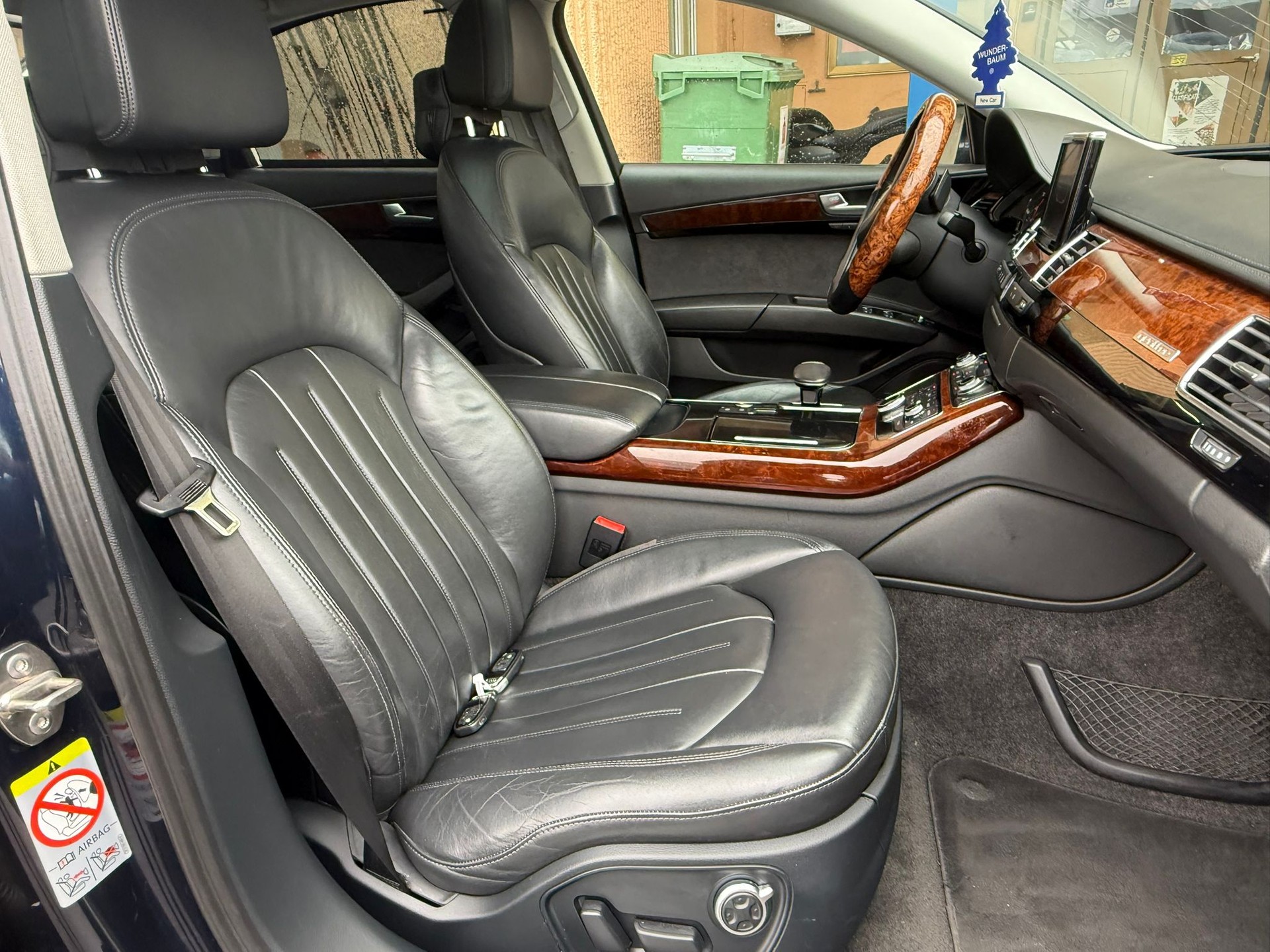 AUDI A8 3.0 TFSI quattro tiptronic-image-12