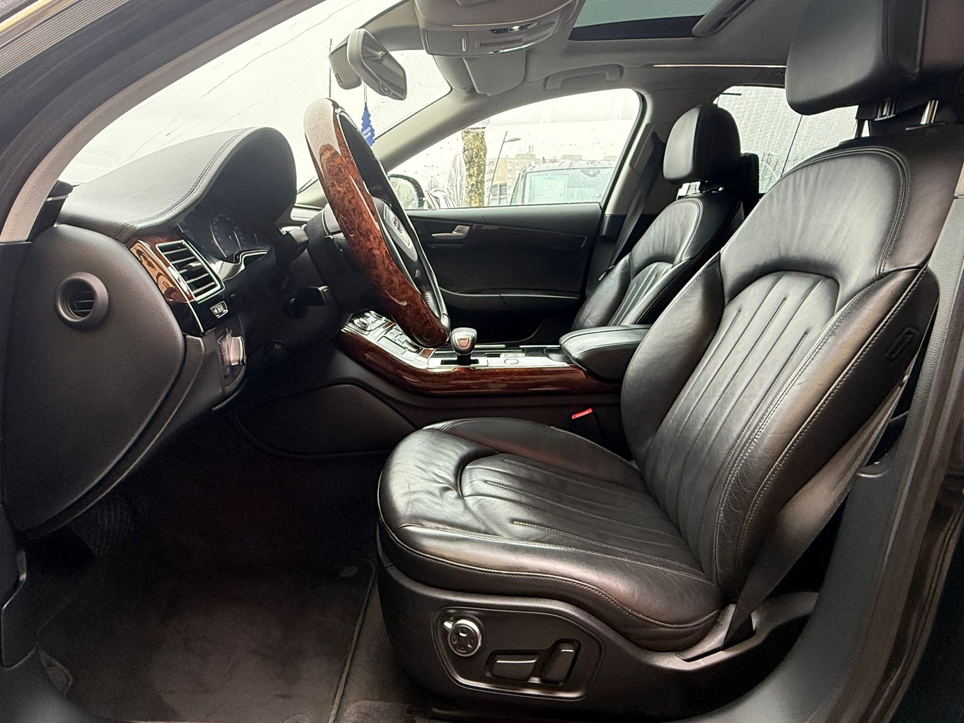 AUDI A8 3.0 TFSI quattro tiptronic-image-10