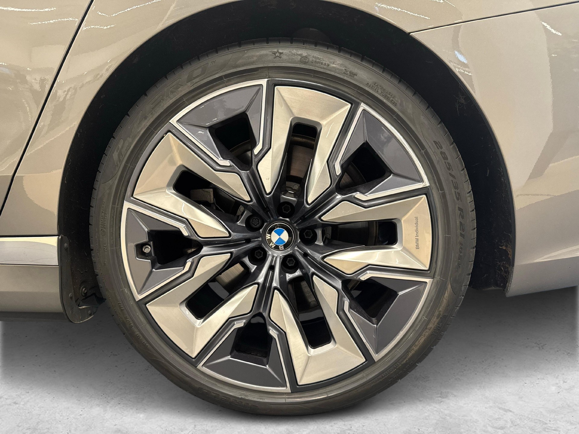 BMW i7 xDrive60-image-11