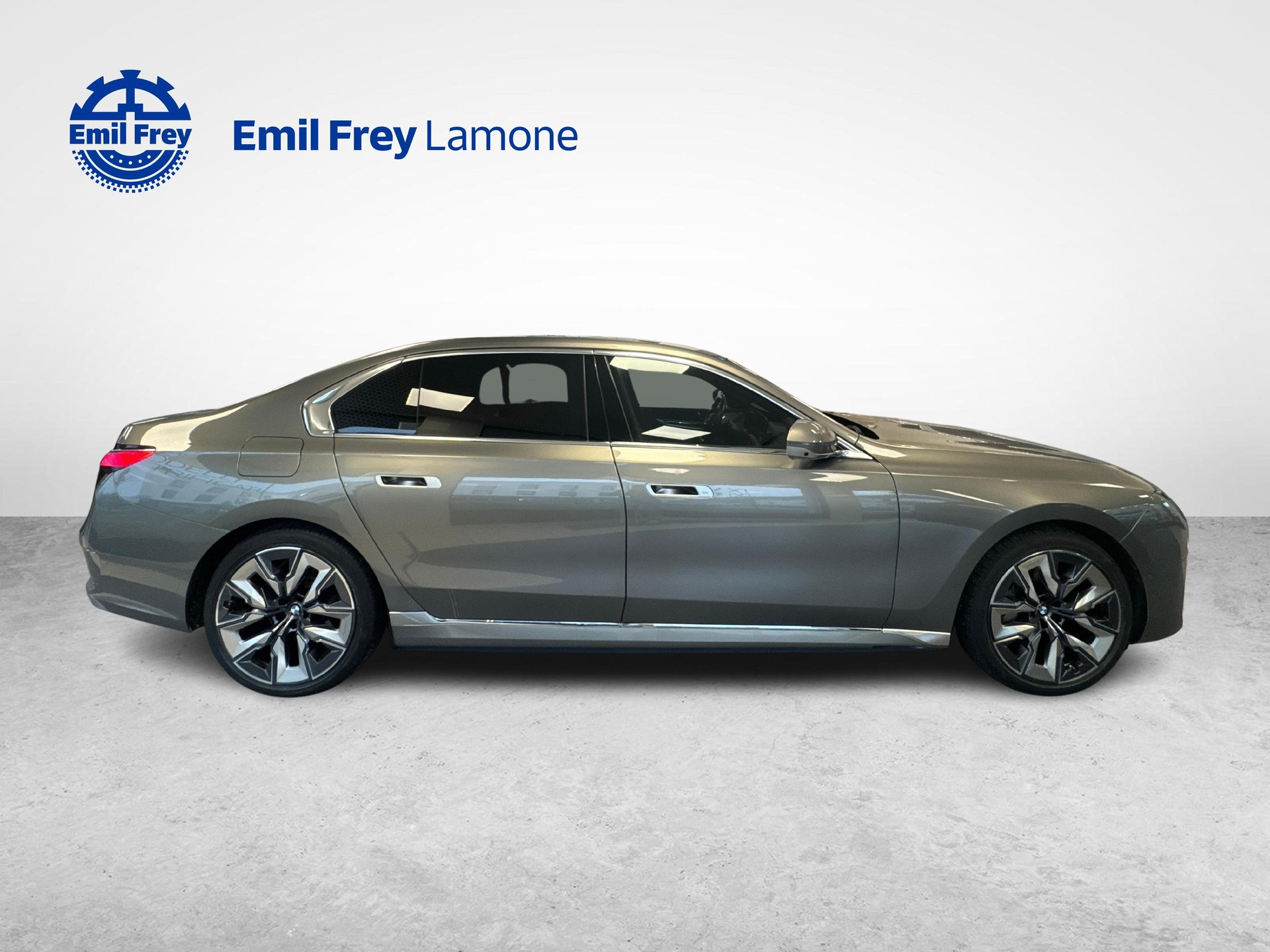 BMW i7 xDrive60-image-8