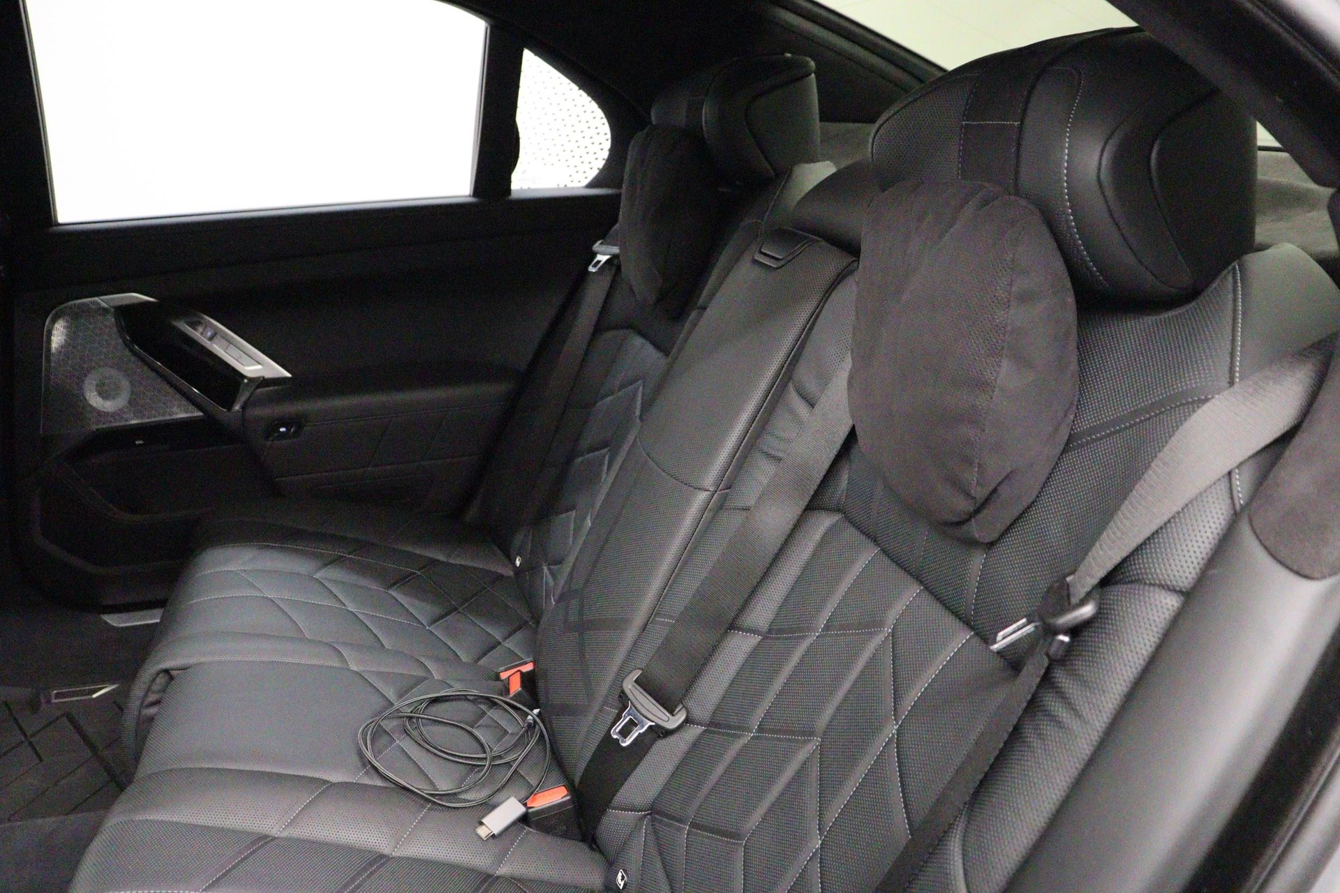 BMW i7 xDrive60-image-25