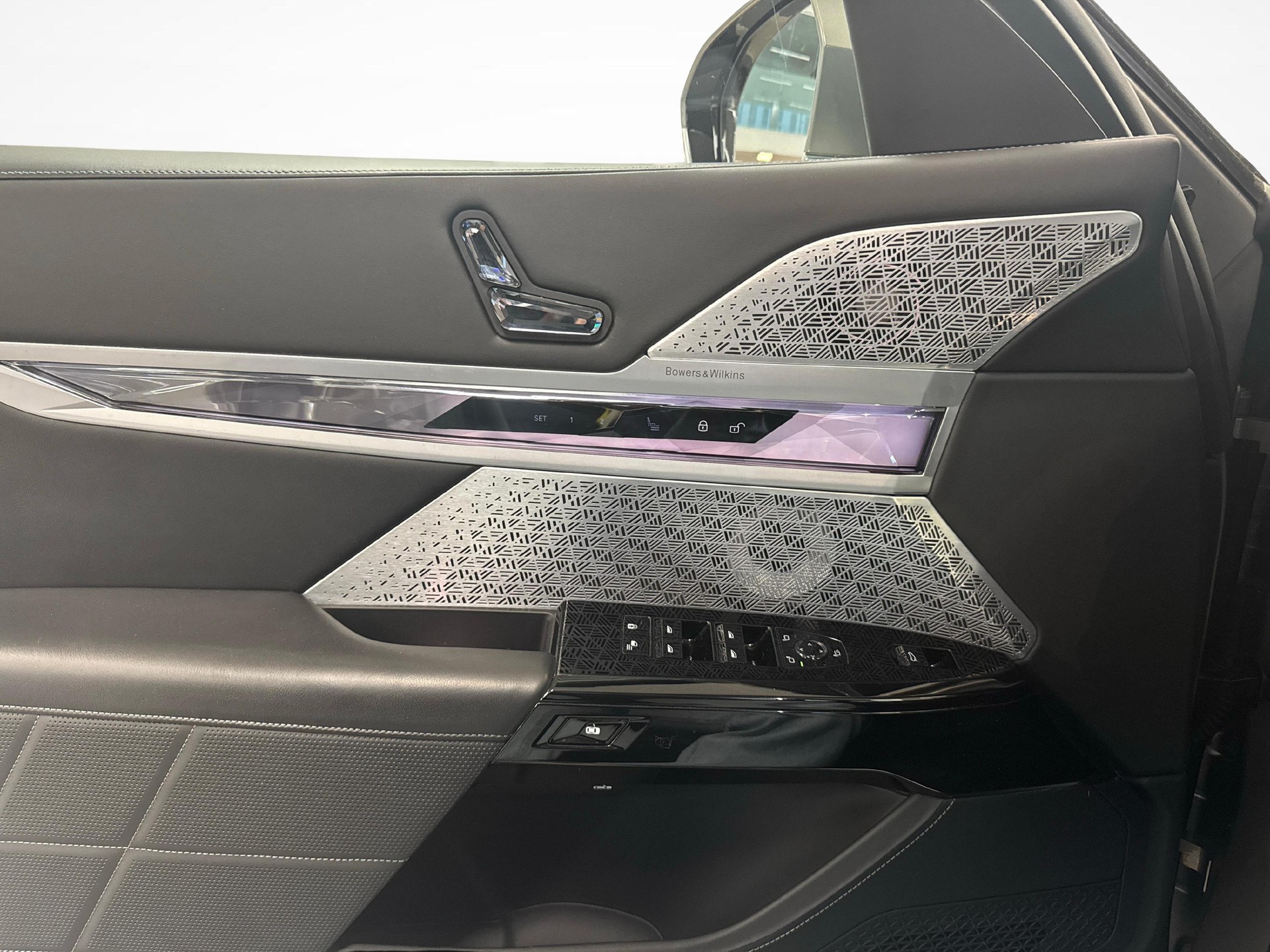 BMW i7 xDrive60-image-21