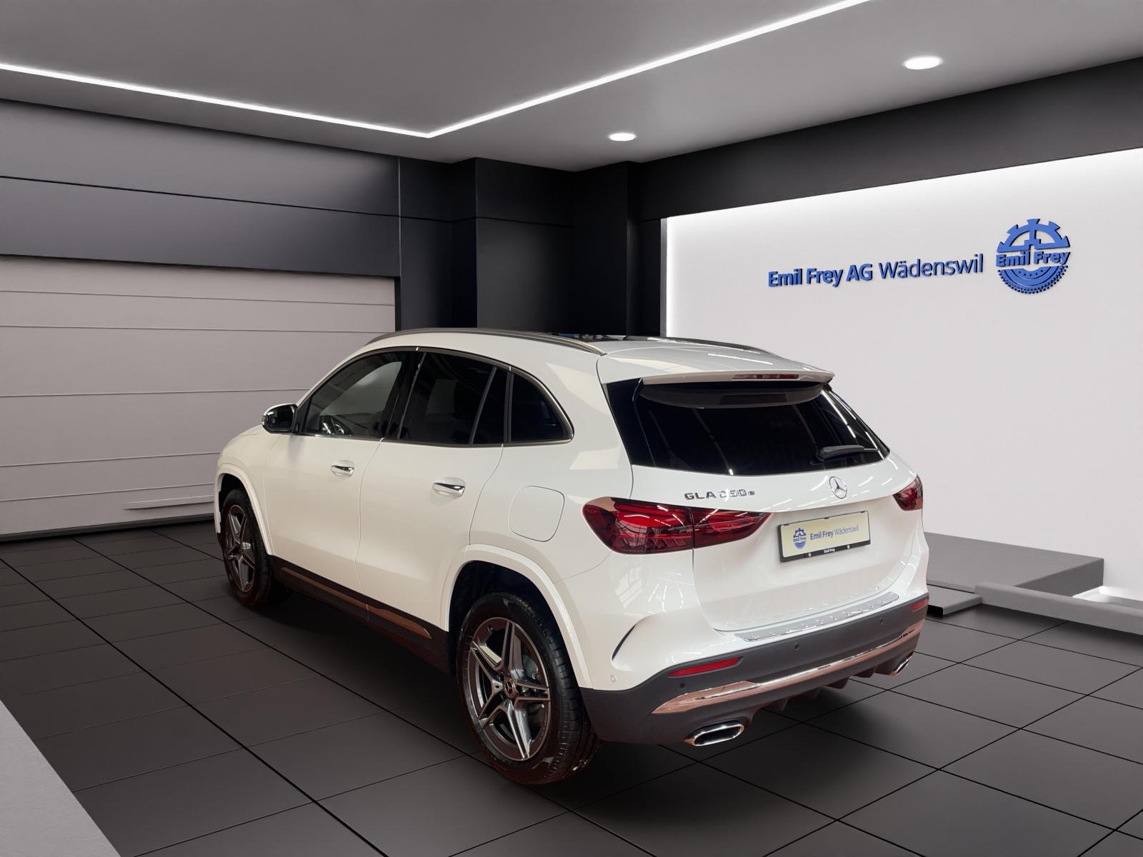 MERCEDES-BENZ GLA 250 e AMG Line-image-3