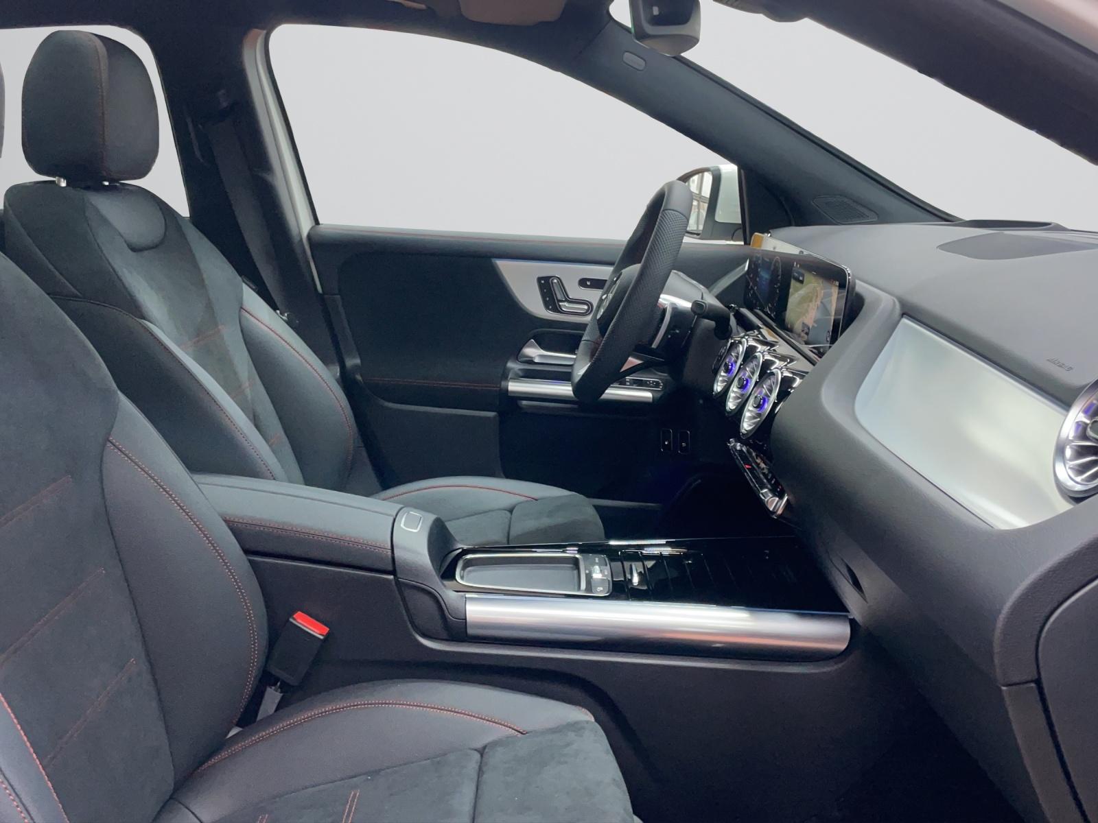 MERCEDES-BENZ GLA 250 e AMG Line-image-6