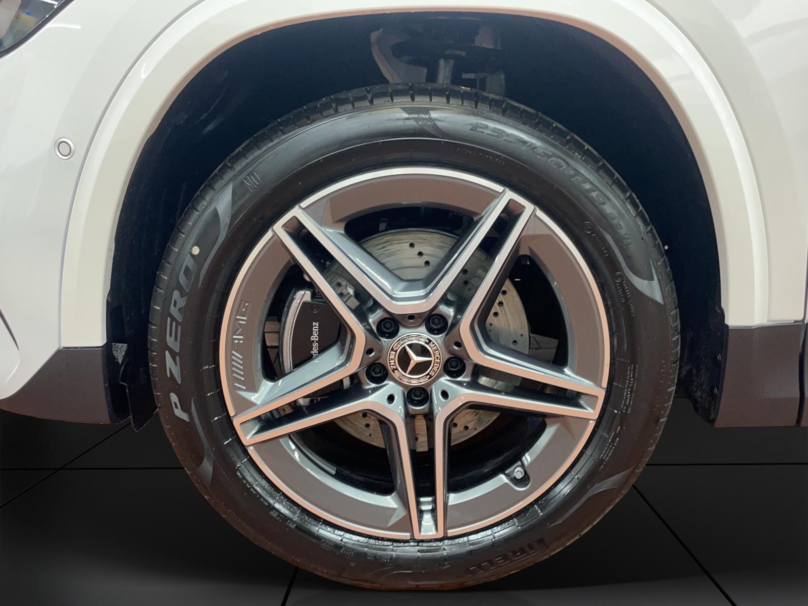 MERCEDES-BENZ GLA 250 e AMG Line-image-9