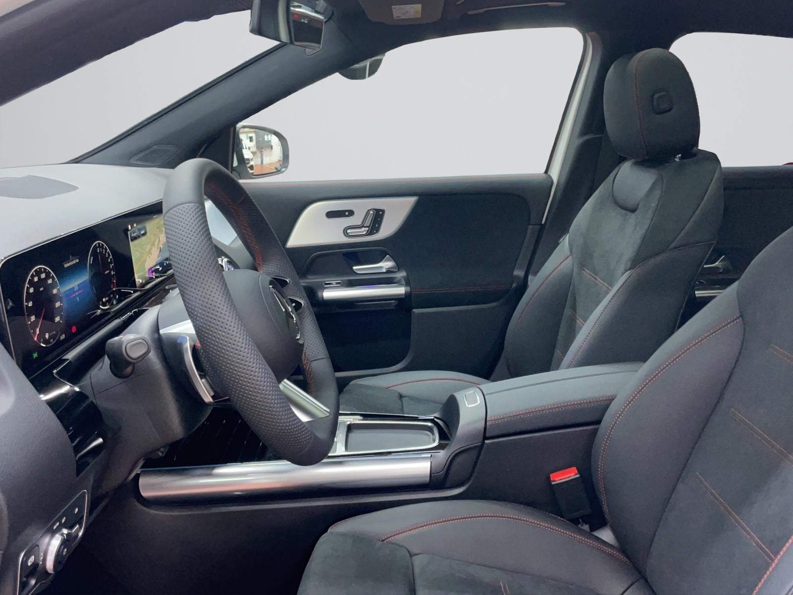 MERCEDES-BENZ GLA 250 e AMG Line-image-4
