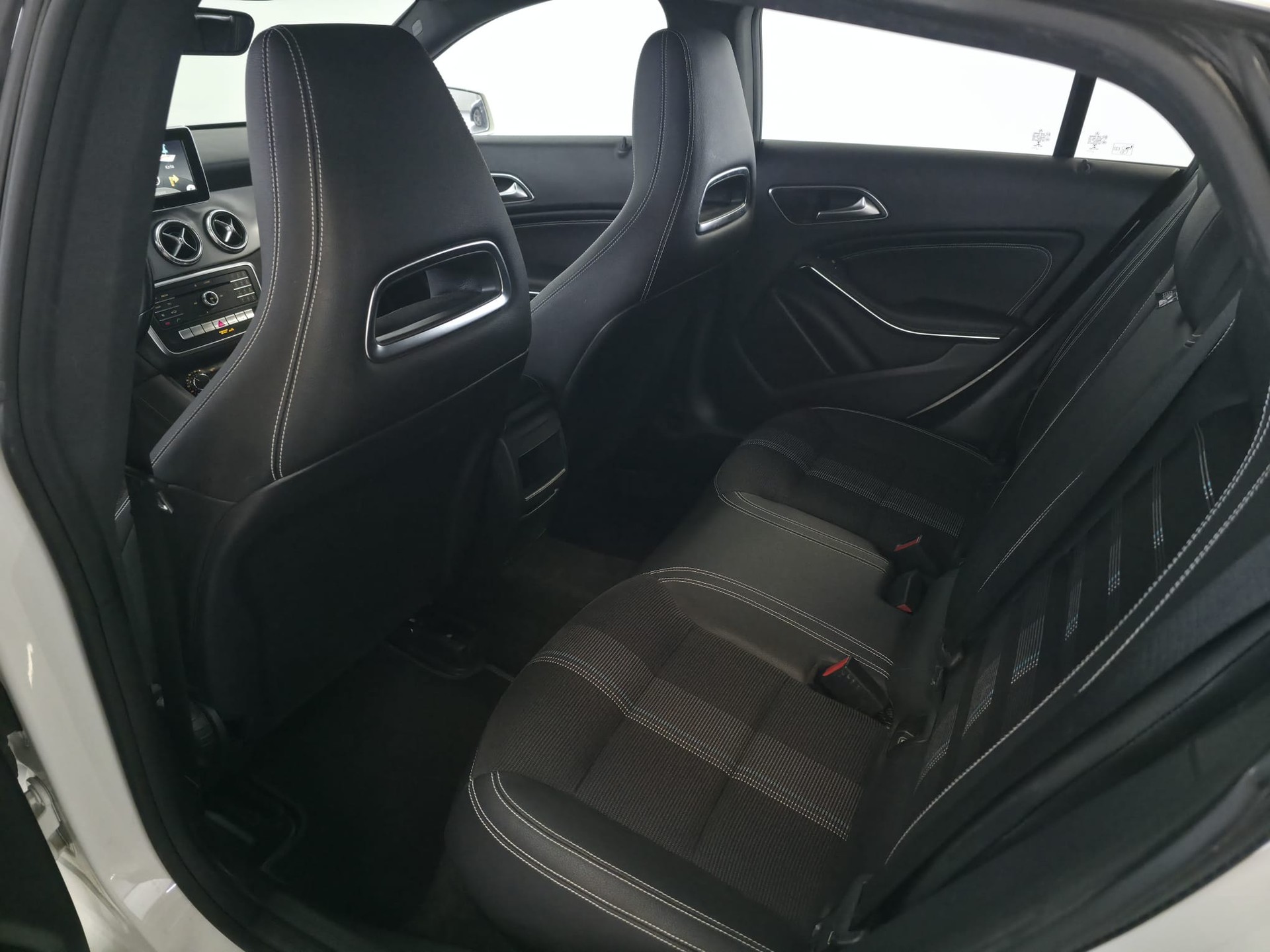 MERCEDES-BENZ CLA Shooting Br. 200 d Swiss Star Urban 4M 7G-DCT-image-21