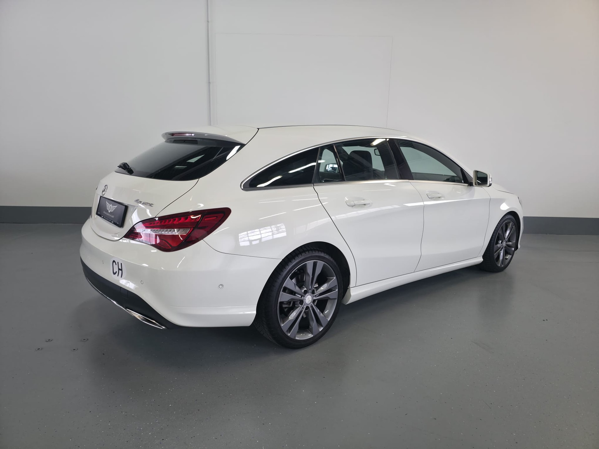 MERCEDES-BENZ CLA Shooting Br. 200 d Swiss Star Urban 4M 7G-DCT-image-9