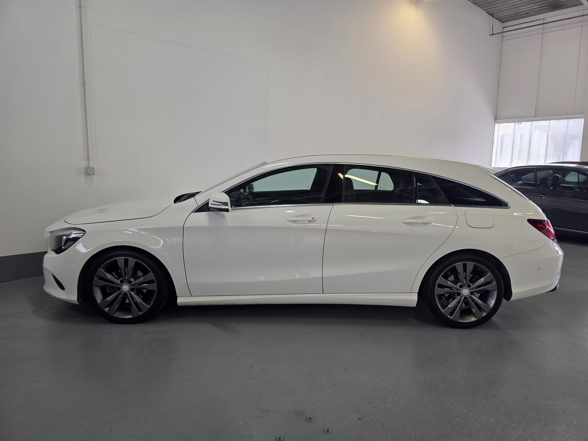 MERCEDES-BENZ CLA Shooting Br. 200 d Swiss Star Urban 4M 7G-DCT-image-5