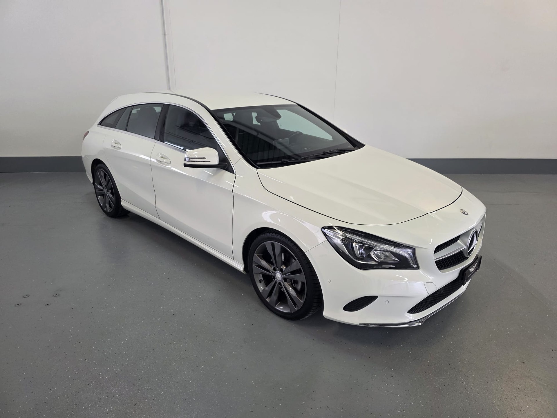 MERCEDES-BENZ CLA Shooting Br. 200 d Swiss Star Urban 4M 7G-DCT-image-1