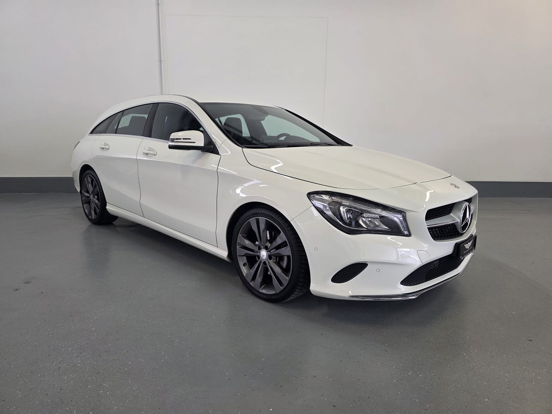MERCEDES-BENZ CLA Shooting Br. 200 d Swiss Star Urban 4M 7G-DCT-image-2