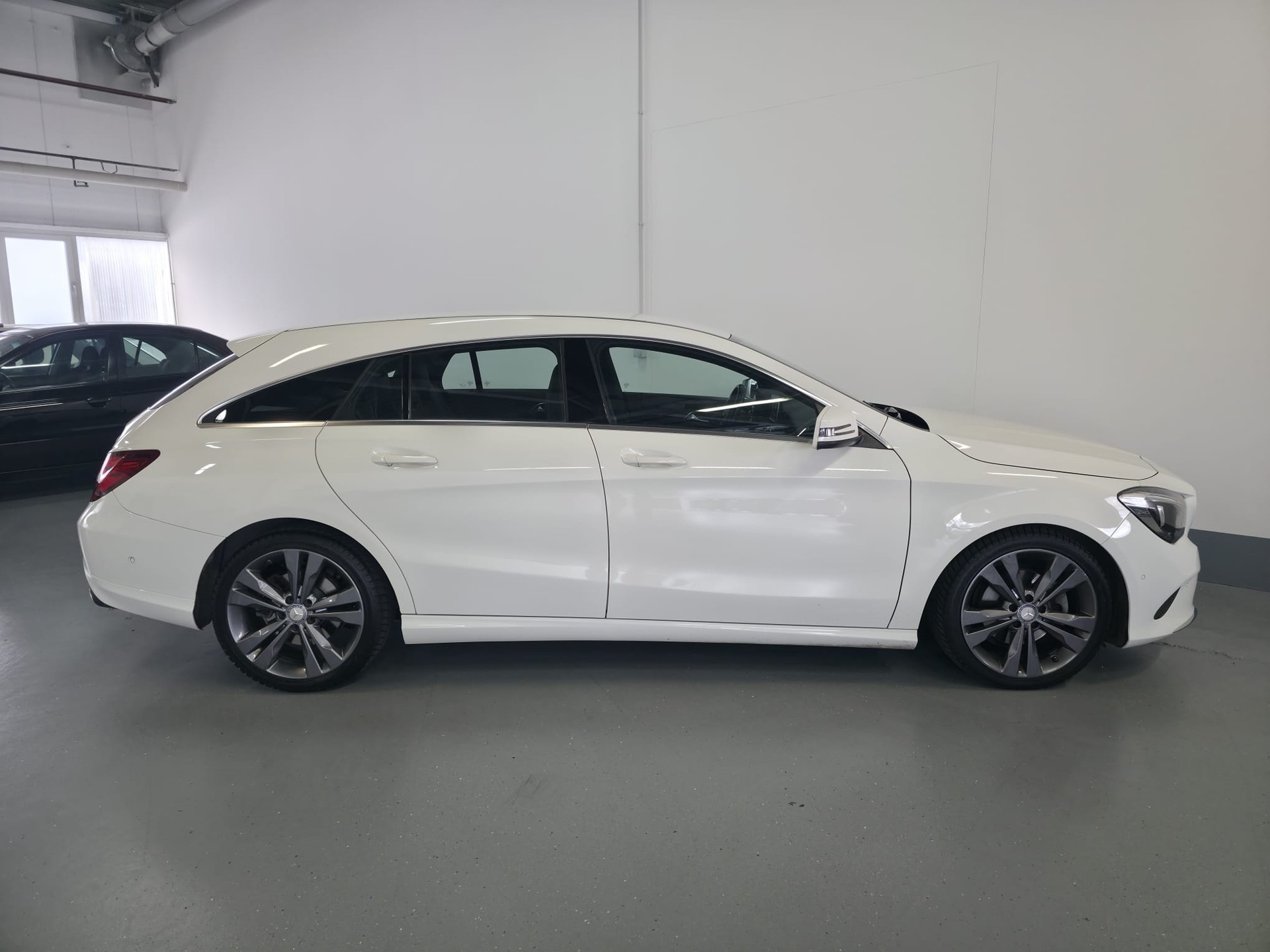 MERCEDES-BENZ CLA Shooting Br. 200 d Swiss Star Urban 4M 7G-DCT-image-6