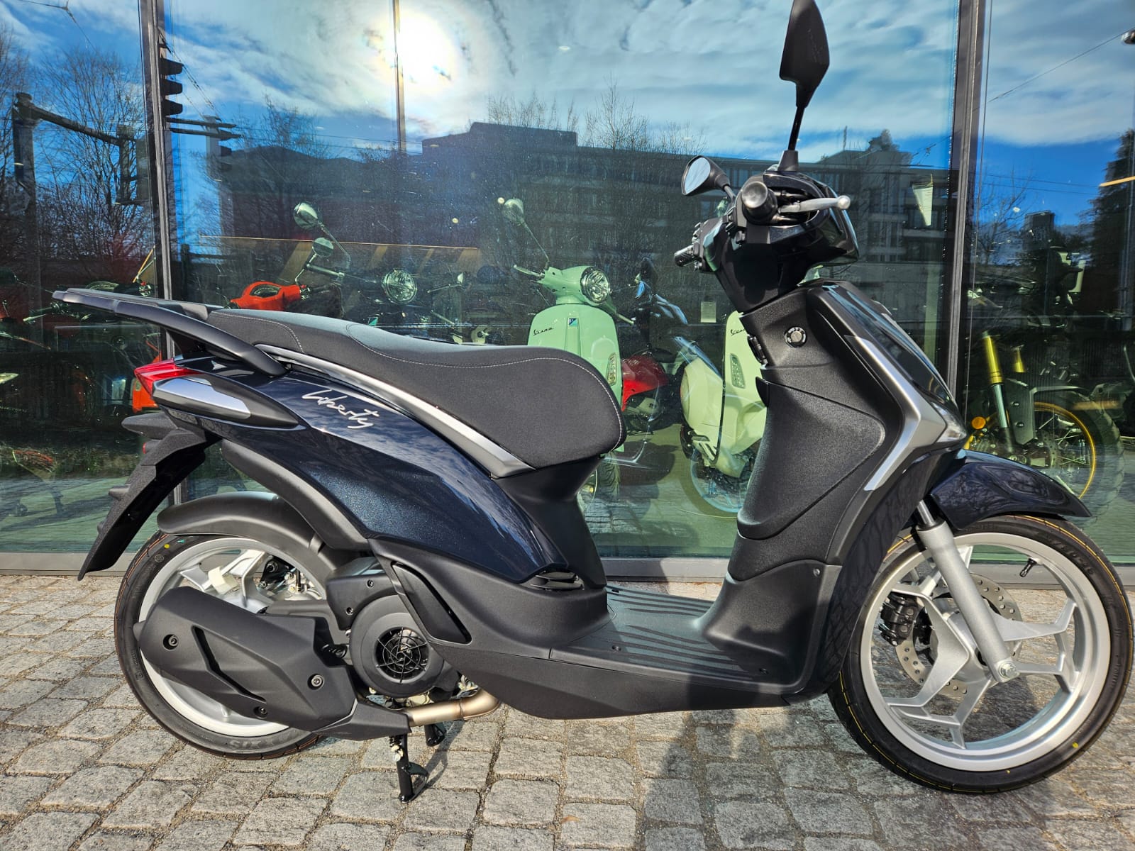 PIAGGIO Liberty 125 E5+-showroom-element-1