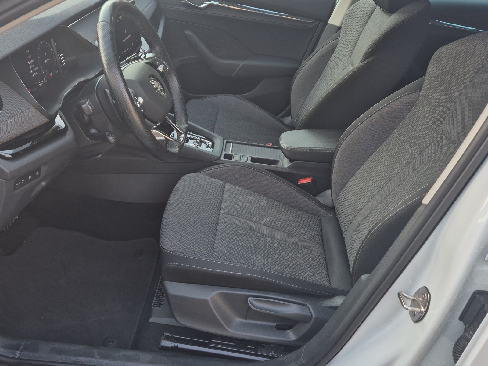 SKODA Octavia Combi 1.5 TSI mHEV DSG Style*Anhängerkupplung*-image-8