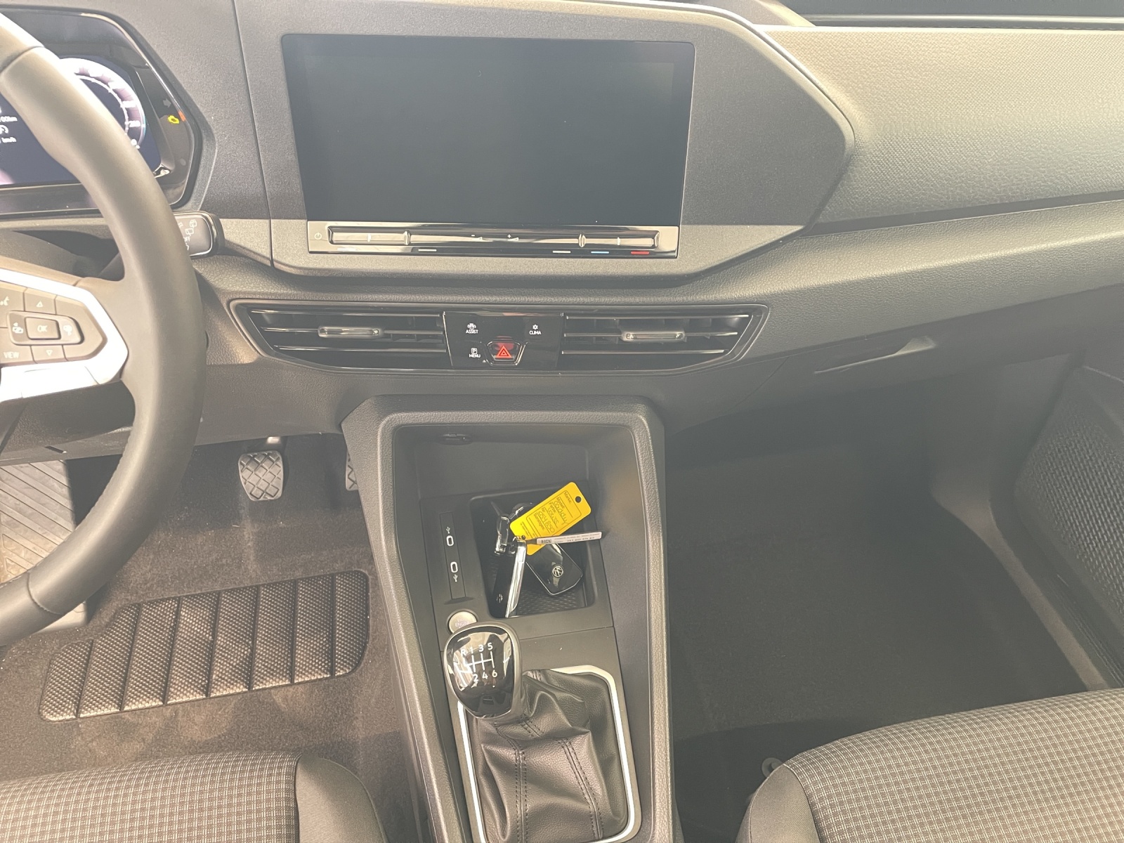 VW Caddy Maxi 2.0 TDI 4Motion-image-11