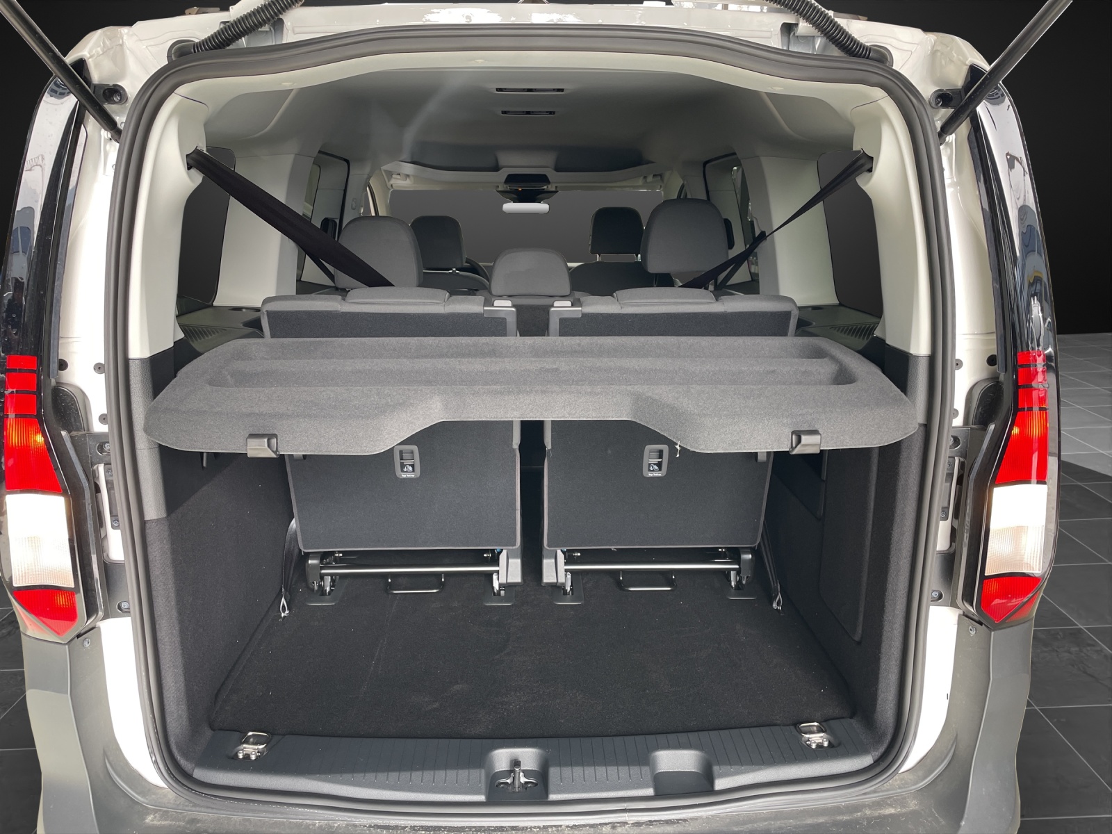 VW Caddy Maxi 2.0 TDI 4Motion-image-12