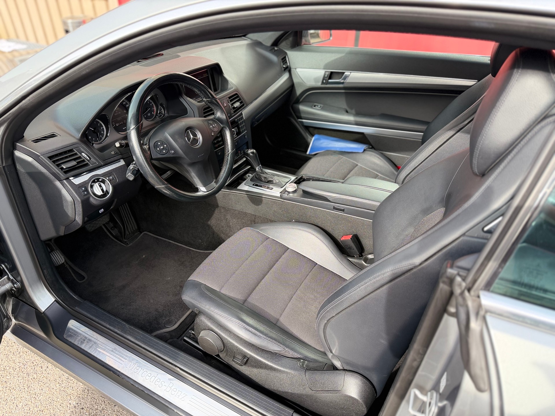 MERCEDES-BENZ E 200 CGI BlueEfficiency Automatic-image-8