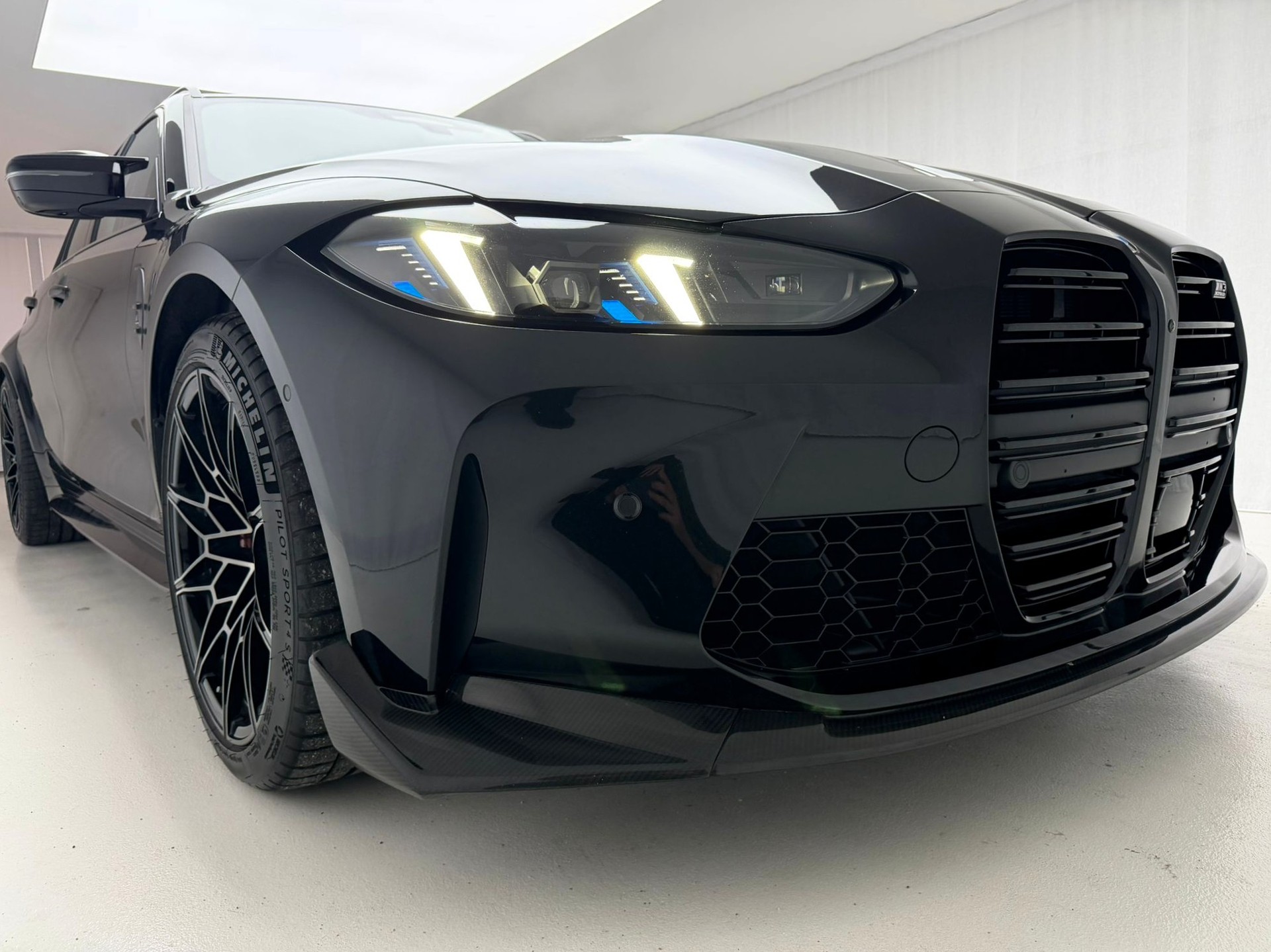 BMW M3 Touring xDrive Competition M-image-11