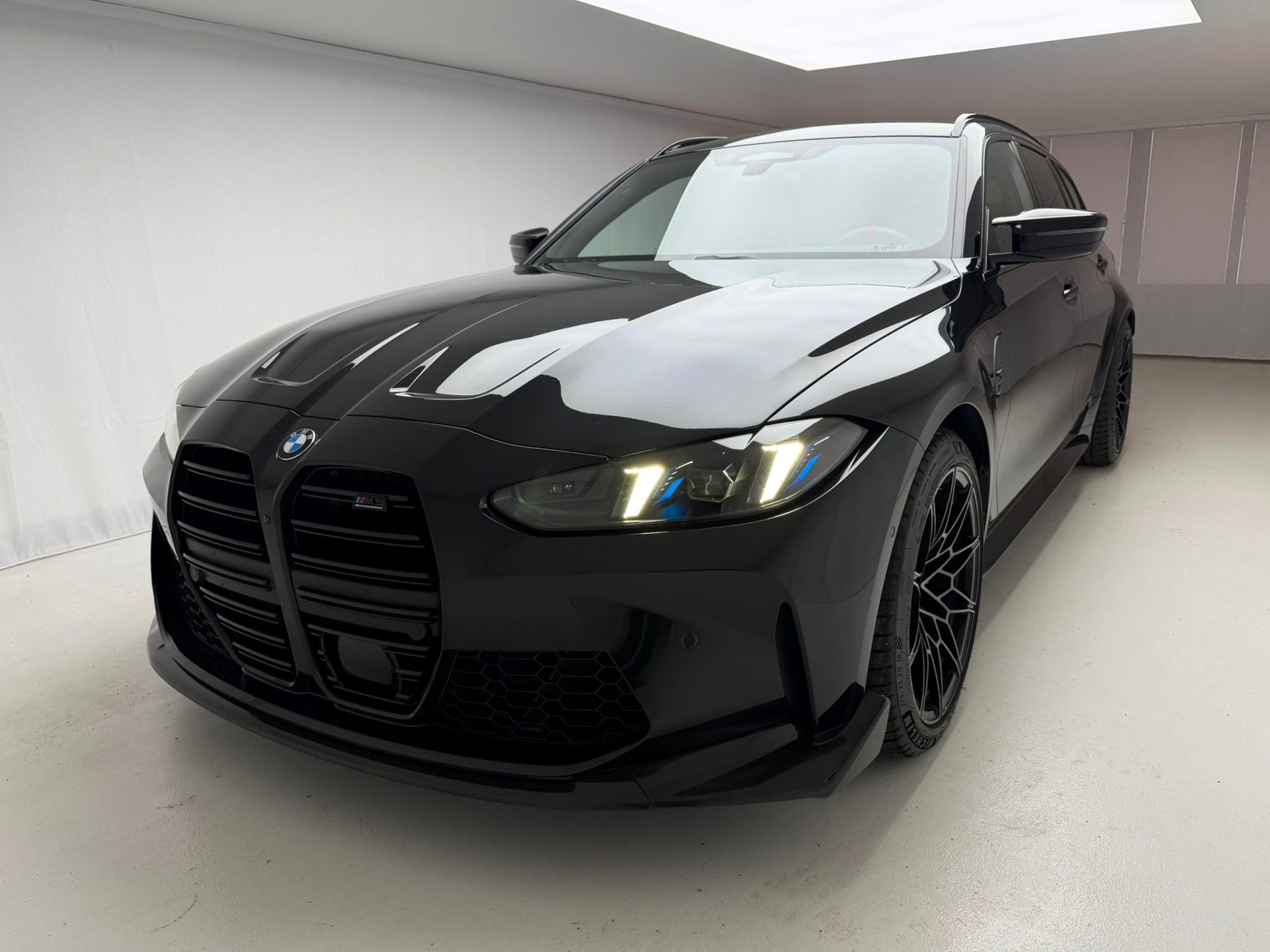 BMW M3 Touring xDrive Competition M-image-2