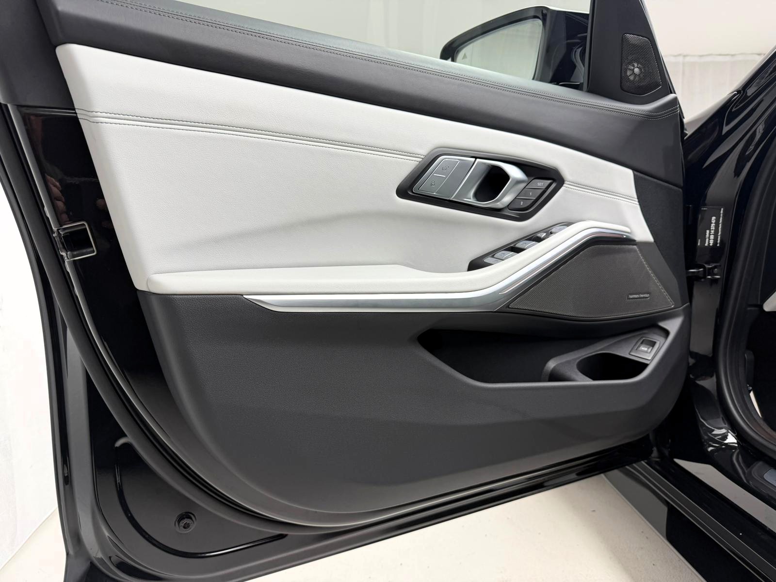 BMW M3 Touring xDrive Competition M-image-21