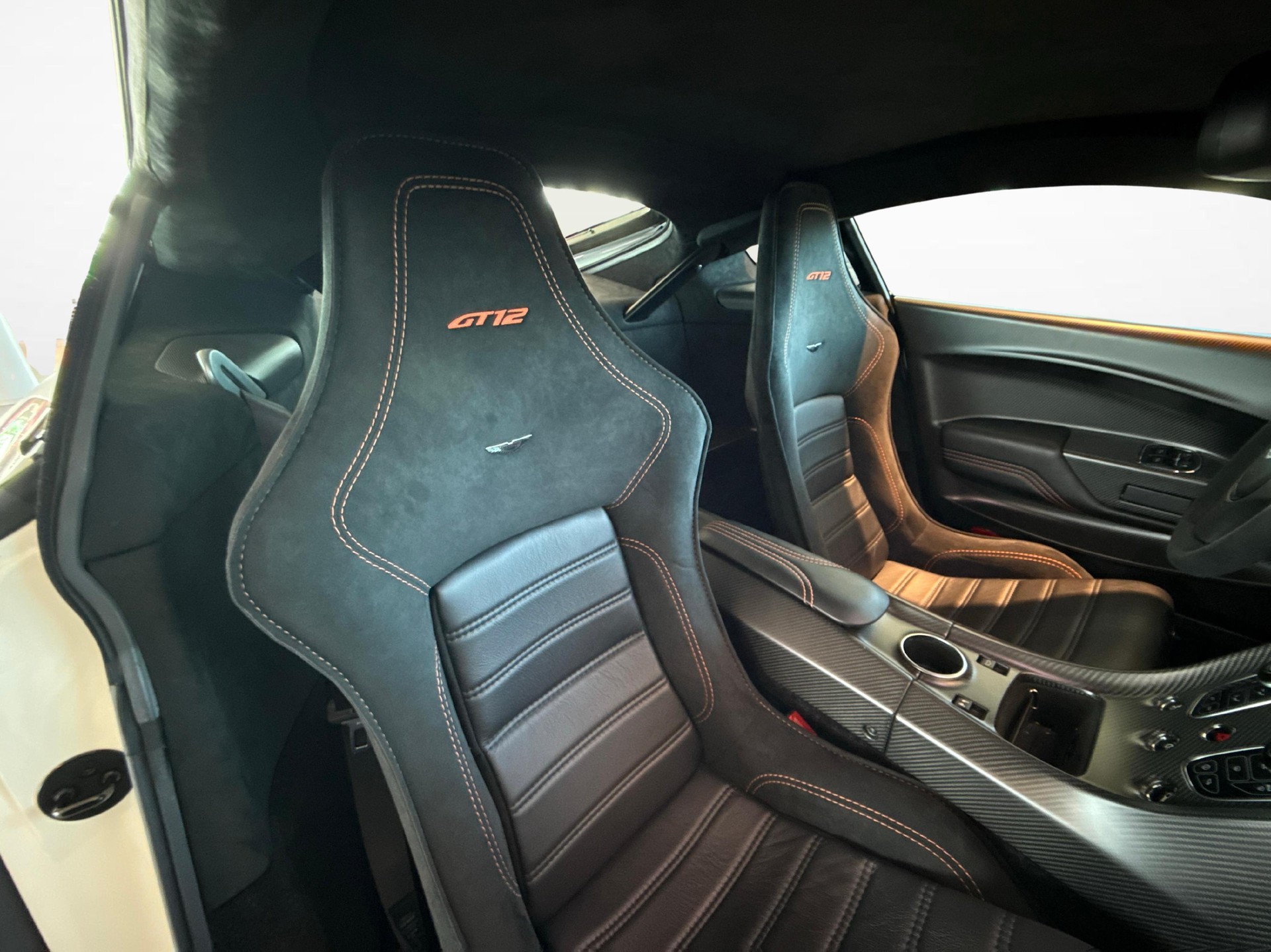 ASTON MARTIN GT12-image-8