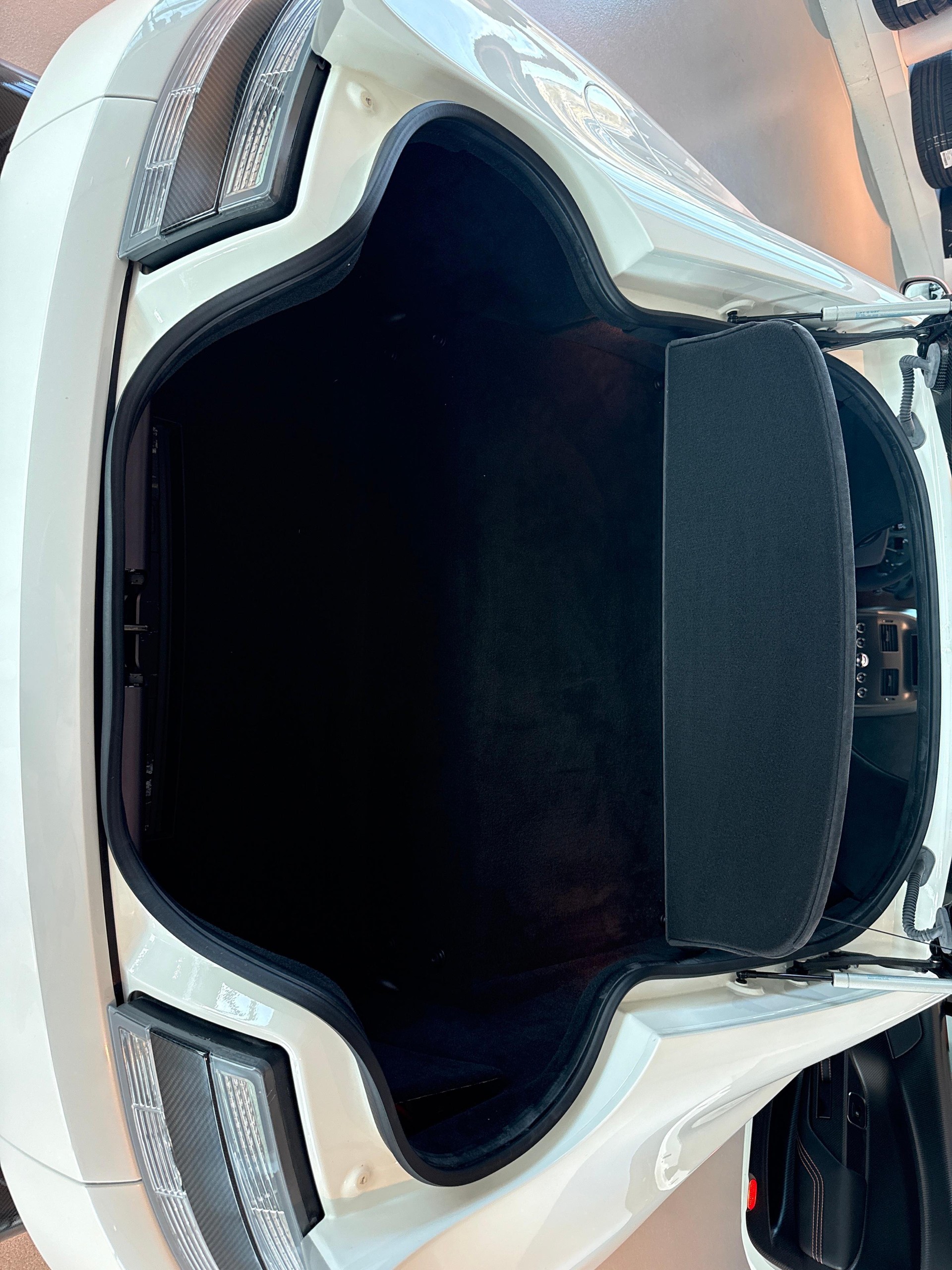 ASTON MARTIN GT12-image-9