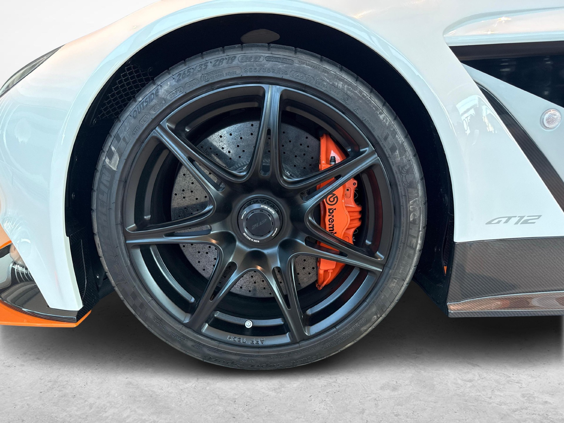 ASTON MARTIN GT12-image-10