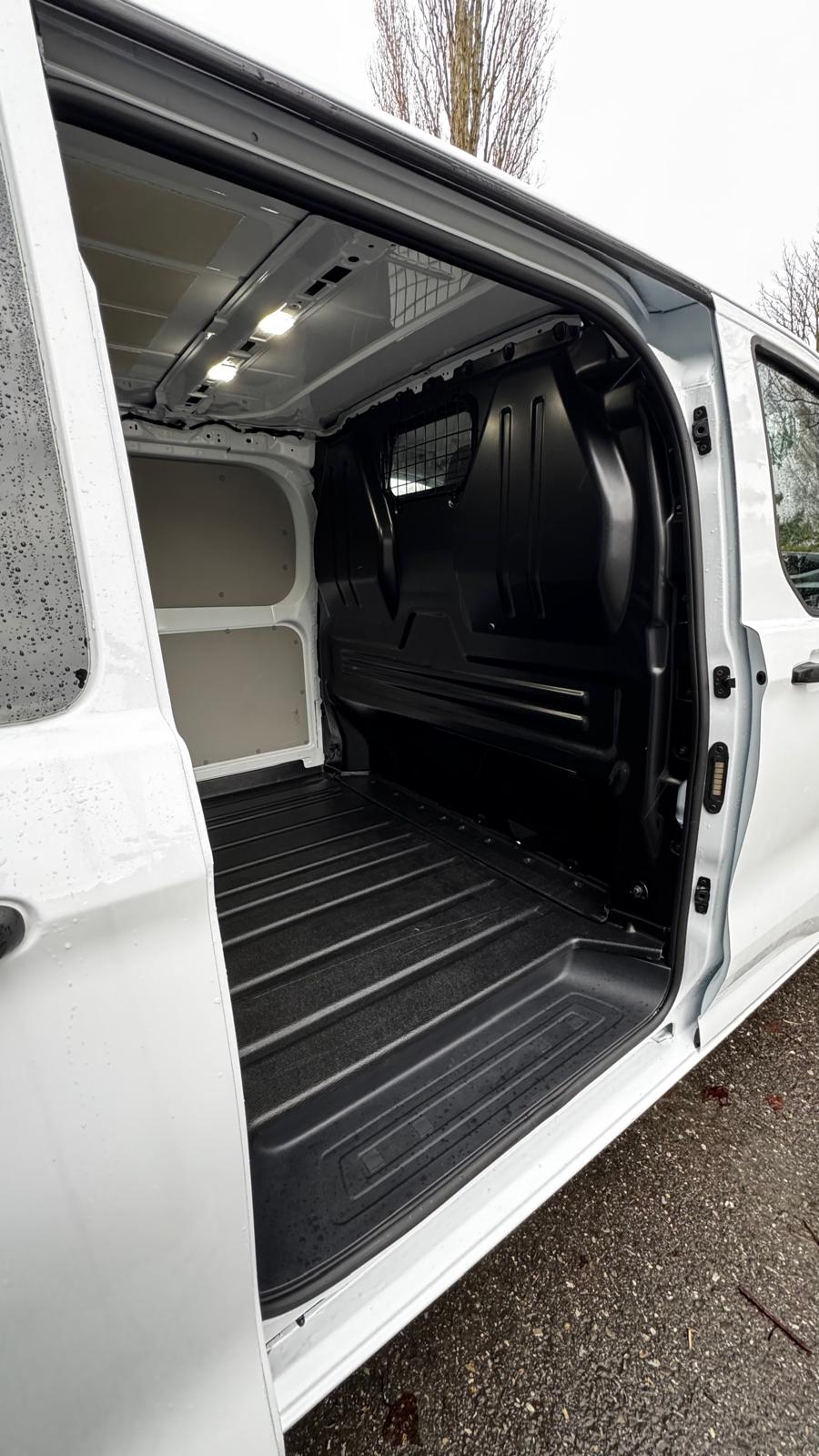 FORD Transit Custom Van 280 L2H1 Trend-image-7