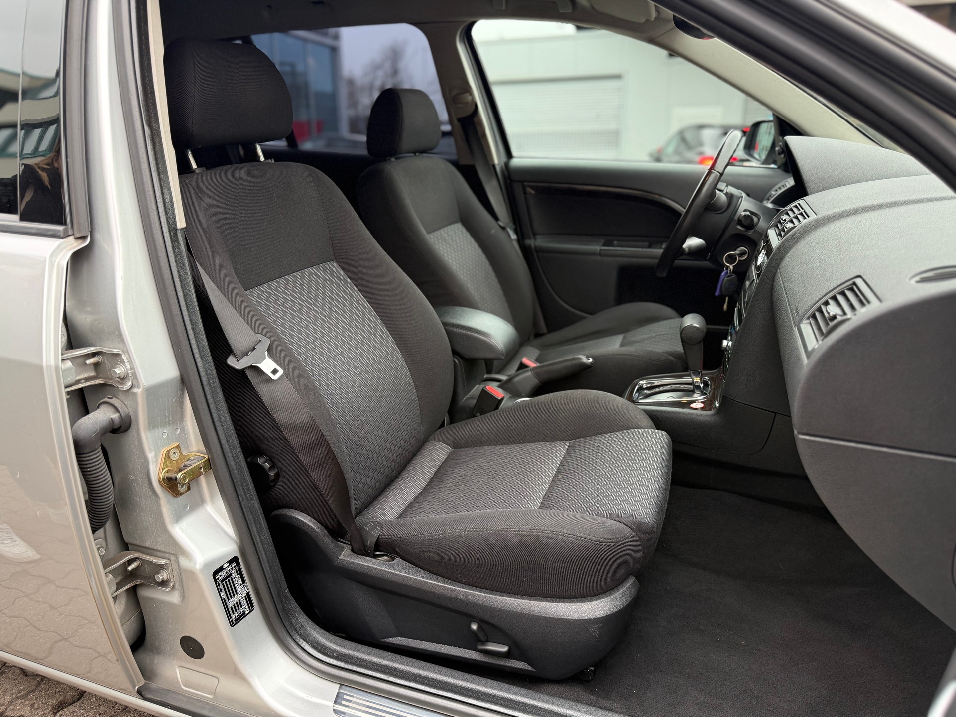 FORD Mondeo 2.0i 16V Ghia-image-10