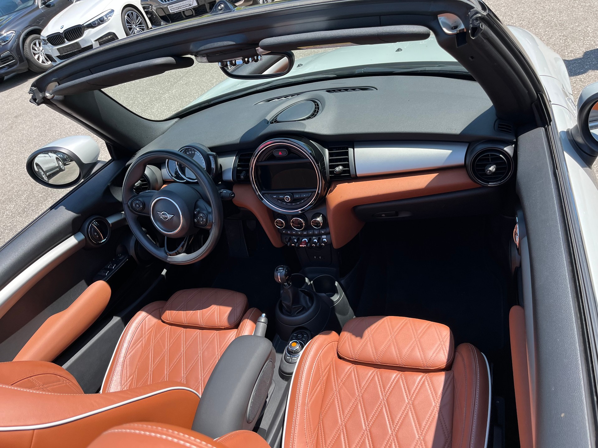MINI One Cabriolet-image-3