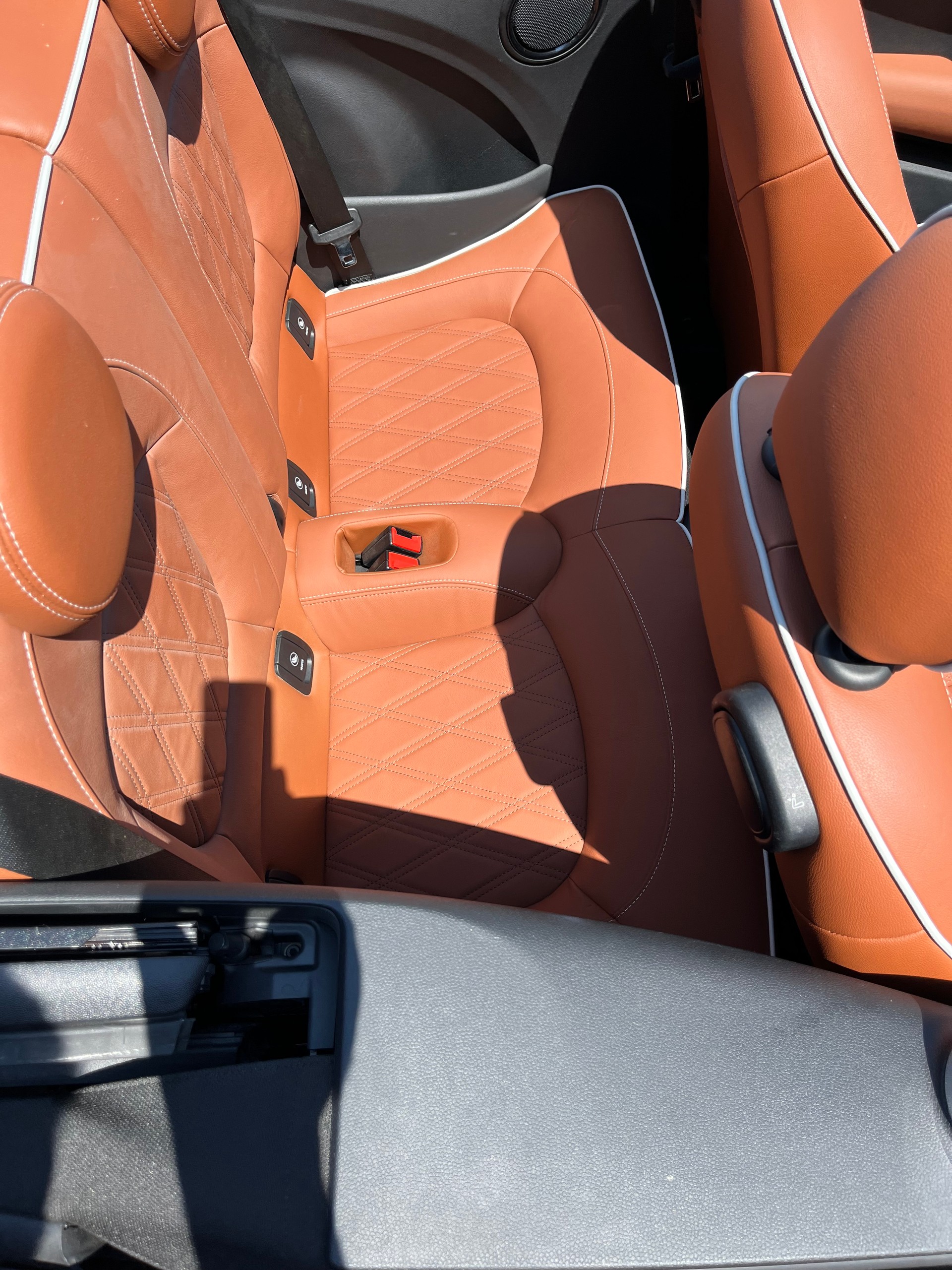 MINI One Cabriolet-image-2