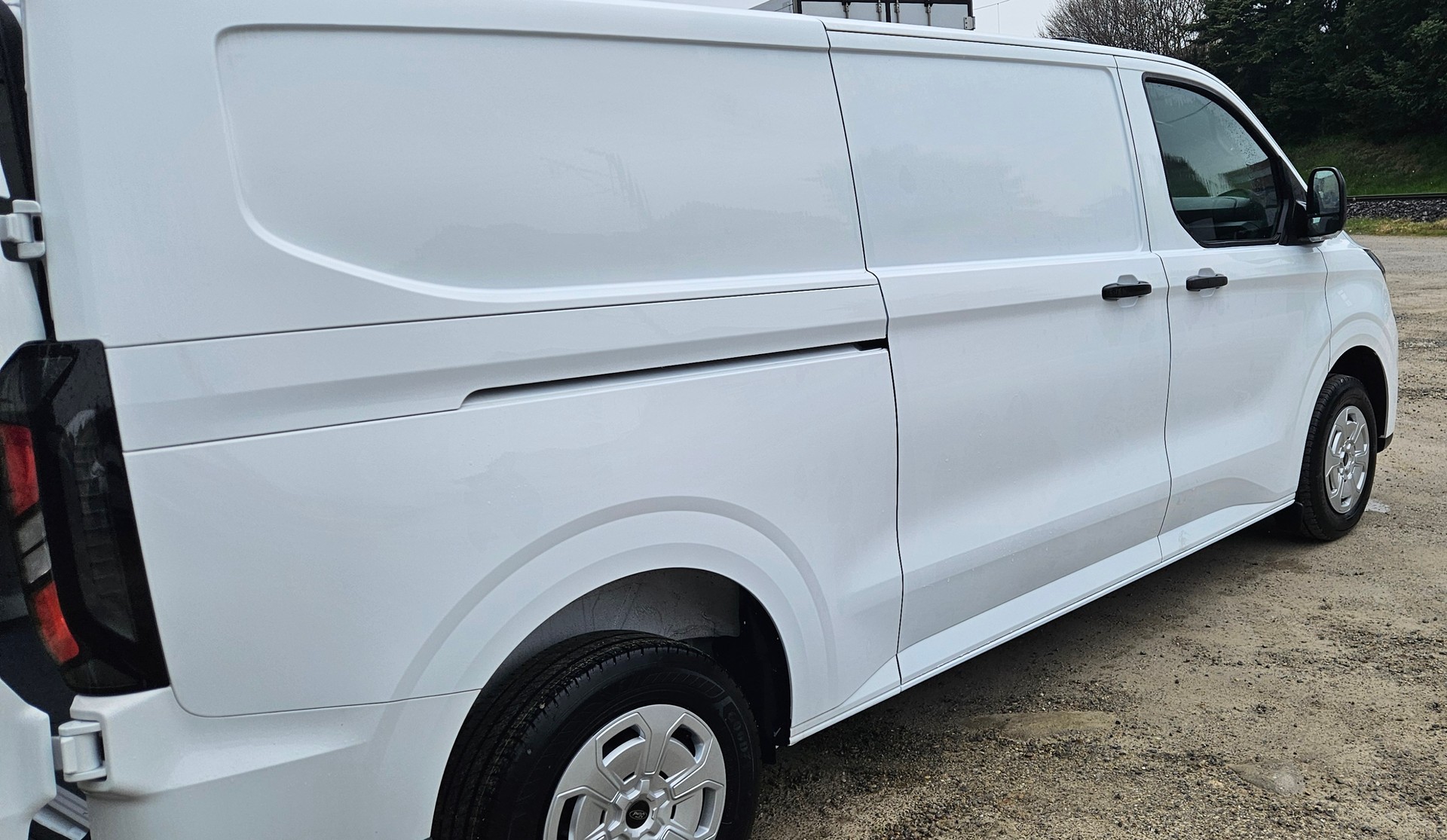 FORD Spez.-Preis !!! L2H1 320 mit Automat 136 Ps mit AHK. LED auch L1H1 320 Automaten Lieferbar Div. Fz u.s.w-image-2