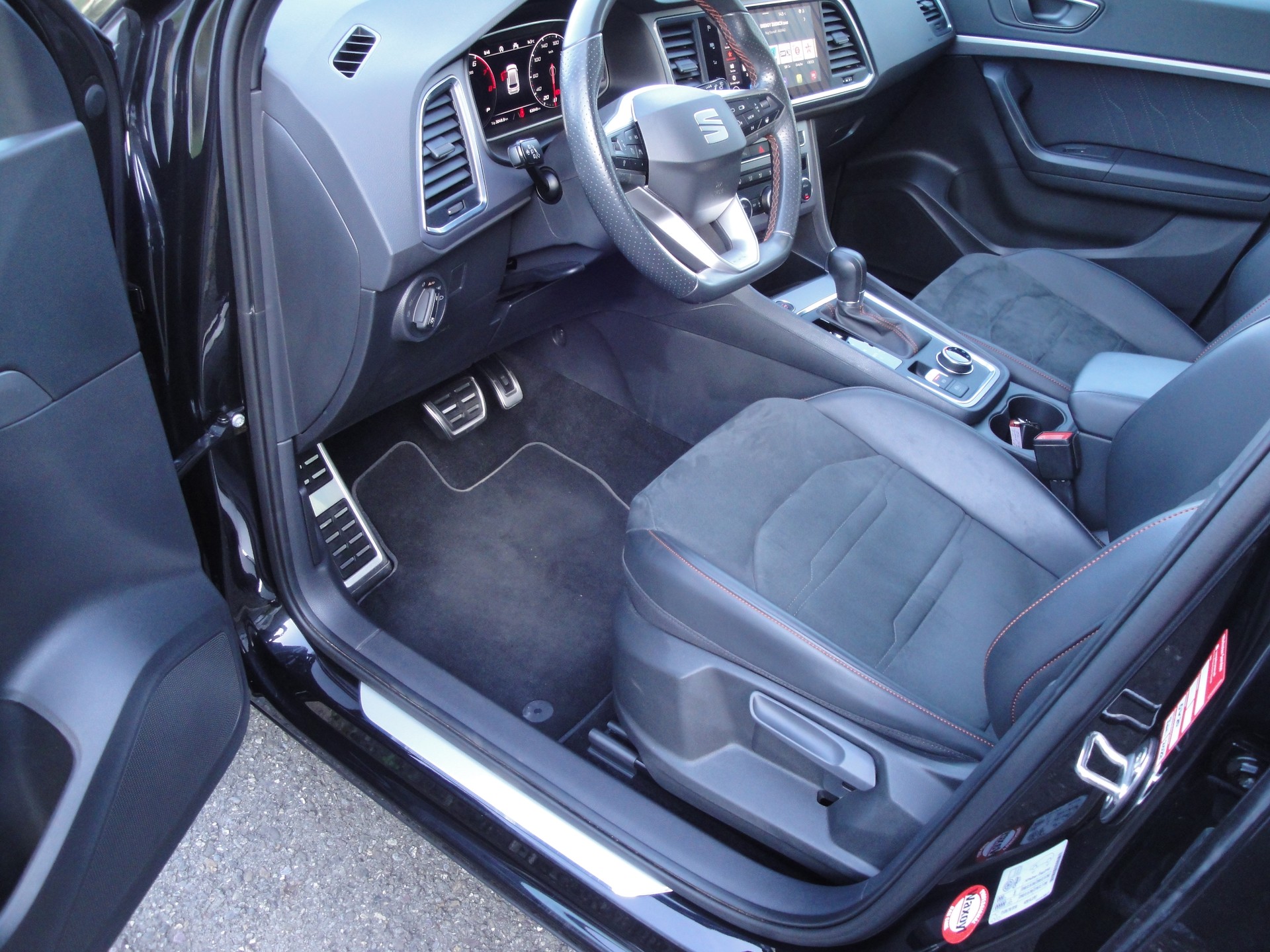 SEAT Ateca 2.0TSI HO FR 4D-image-9