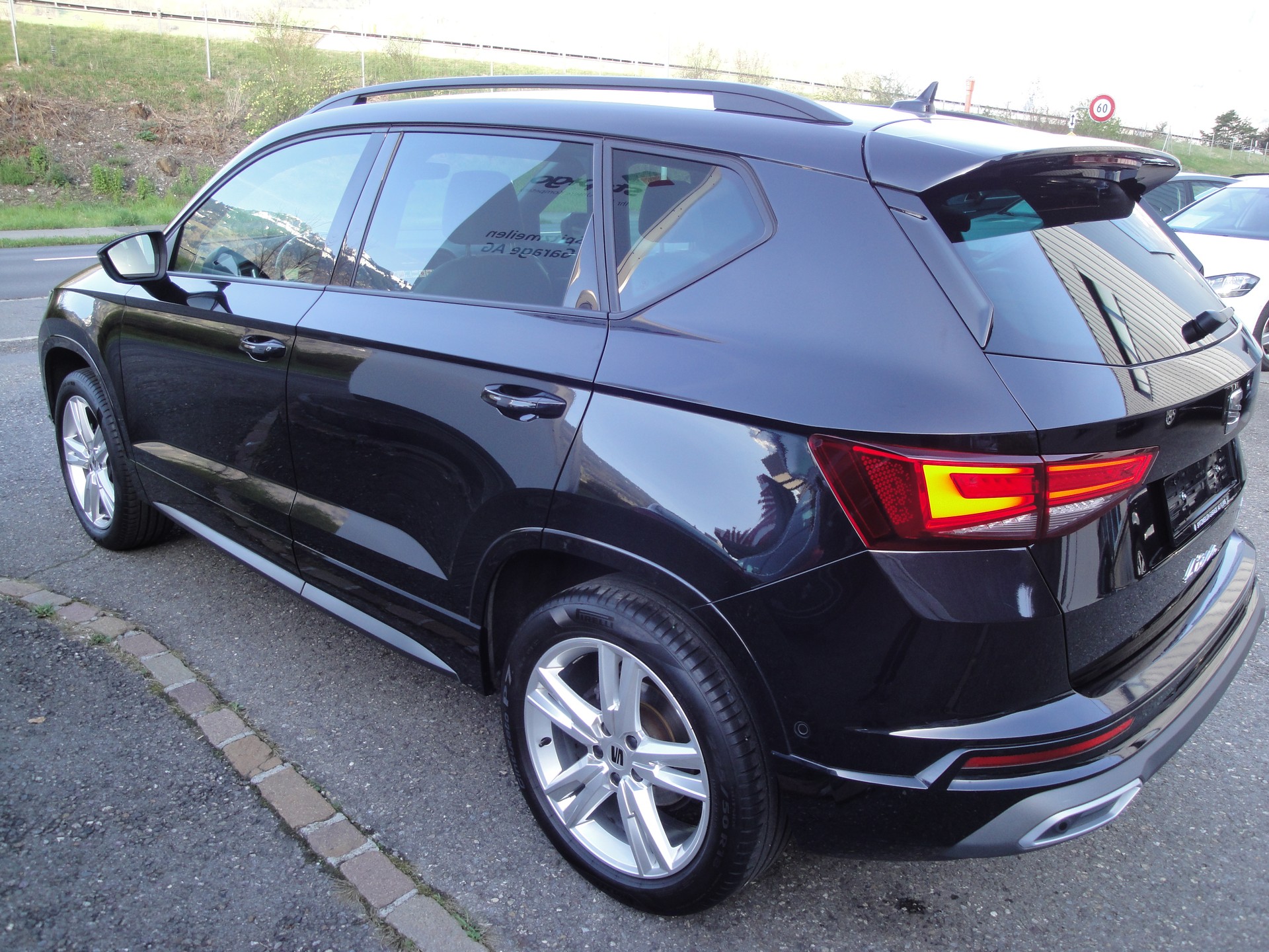 SEAT Ateca 2.0TSI HO FR 4D-image-3