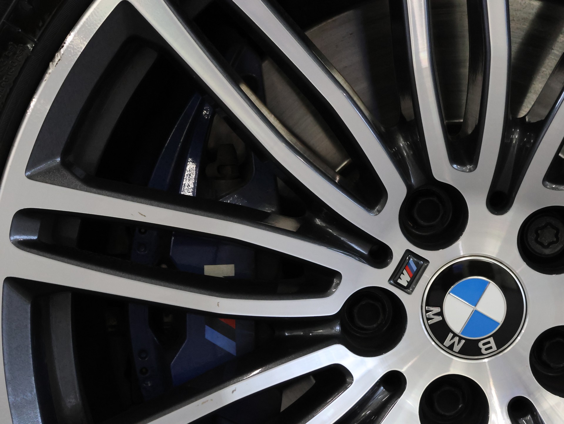 BMW 530e xDrive Sport Line Steptronic *Harman Kardon* *M-Packet* *360 Kamera*-image-16