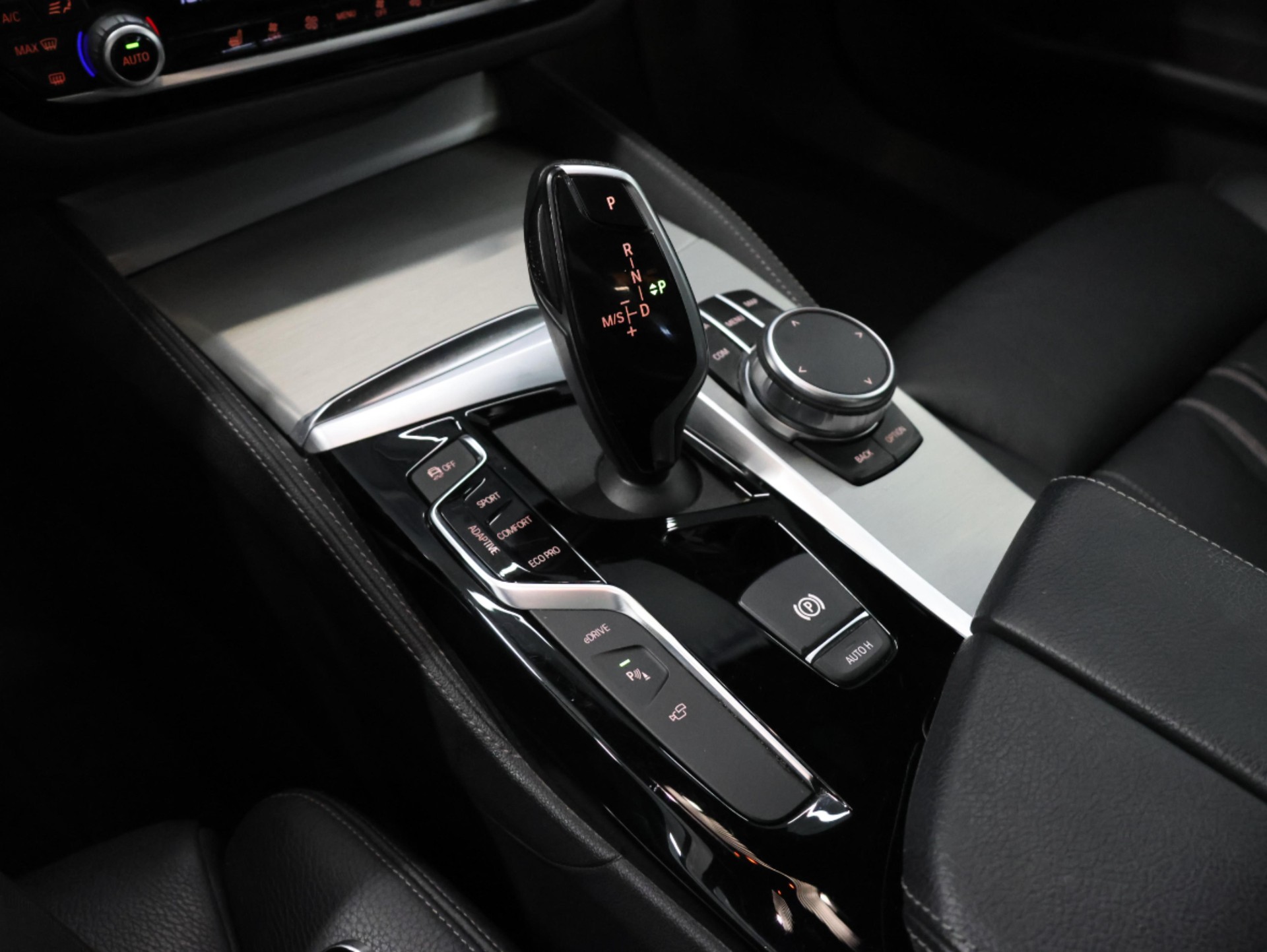 BMW 530e xDrive Sport Line Steptronic *Harman Kardon* *M-Packet* *360 Kamera*-image-29