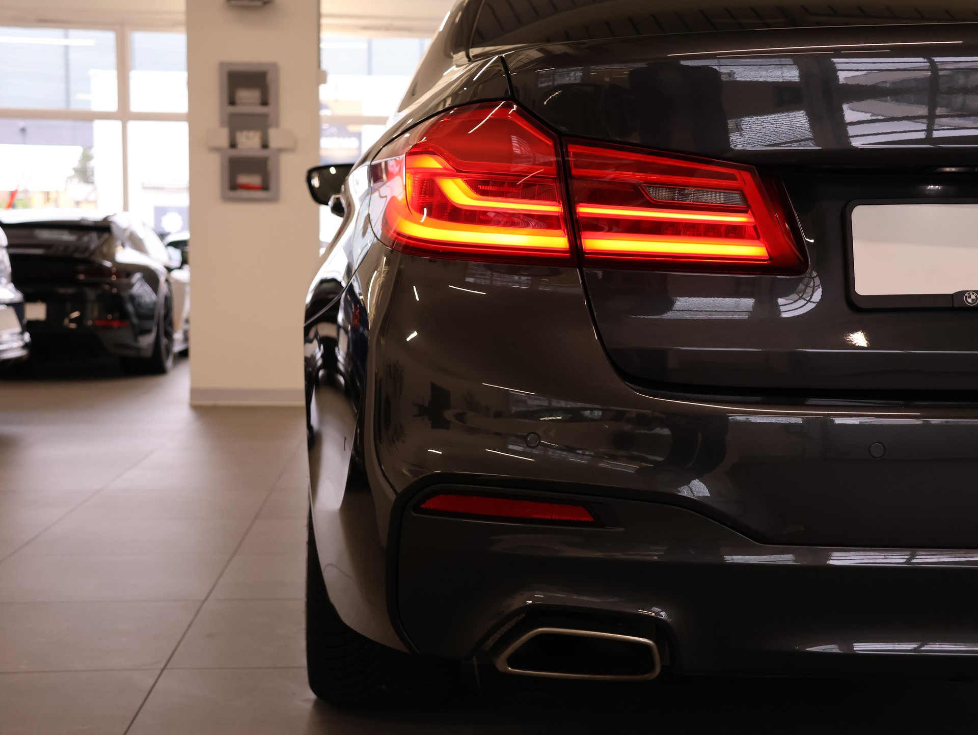 BMW 530e xDrive Sport Line Steptronic *Harman Kardon* *M-Packet* *360 Kamera*-image-11