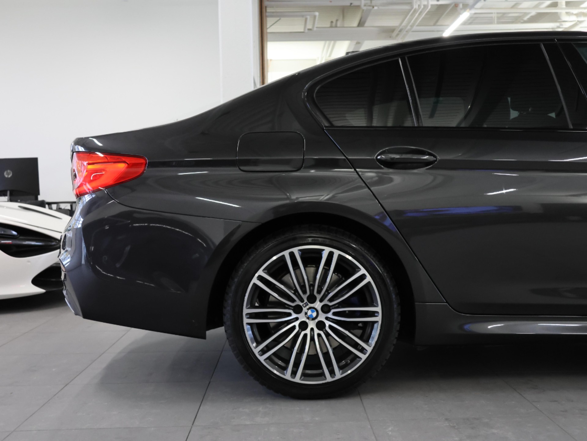 BMW 530e xDrive Sport Line Steptronic *Harman Kardon* *M-Packet* *360 Kamera*-image-12